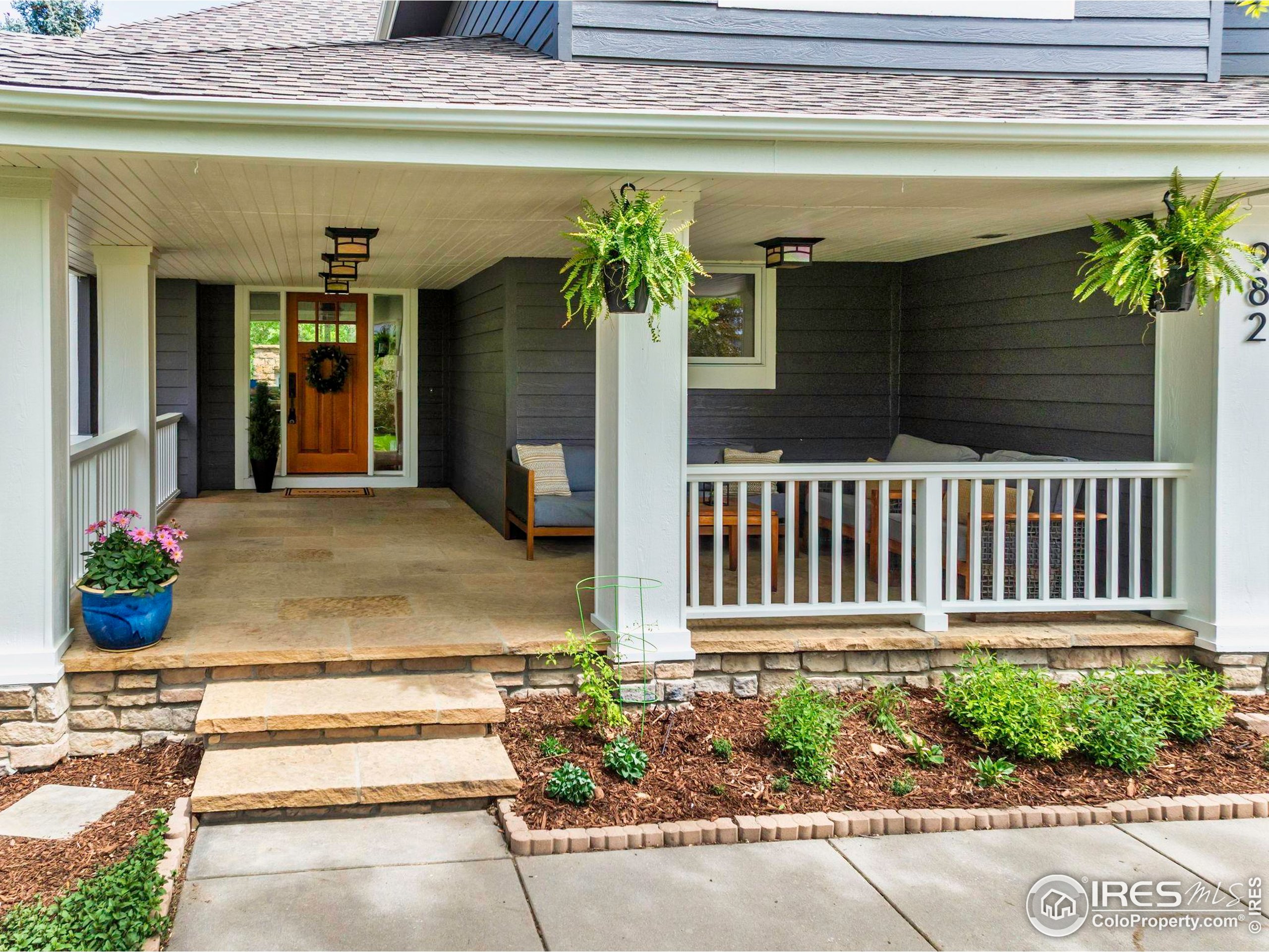 982 Walnut Ct