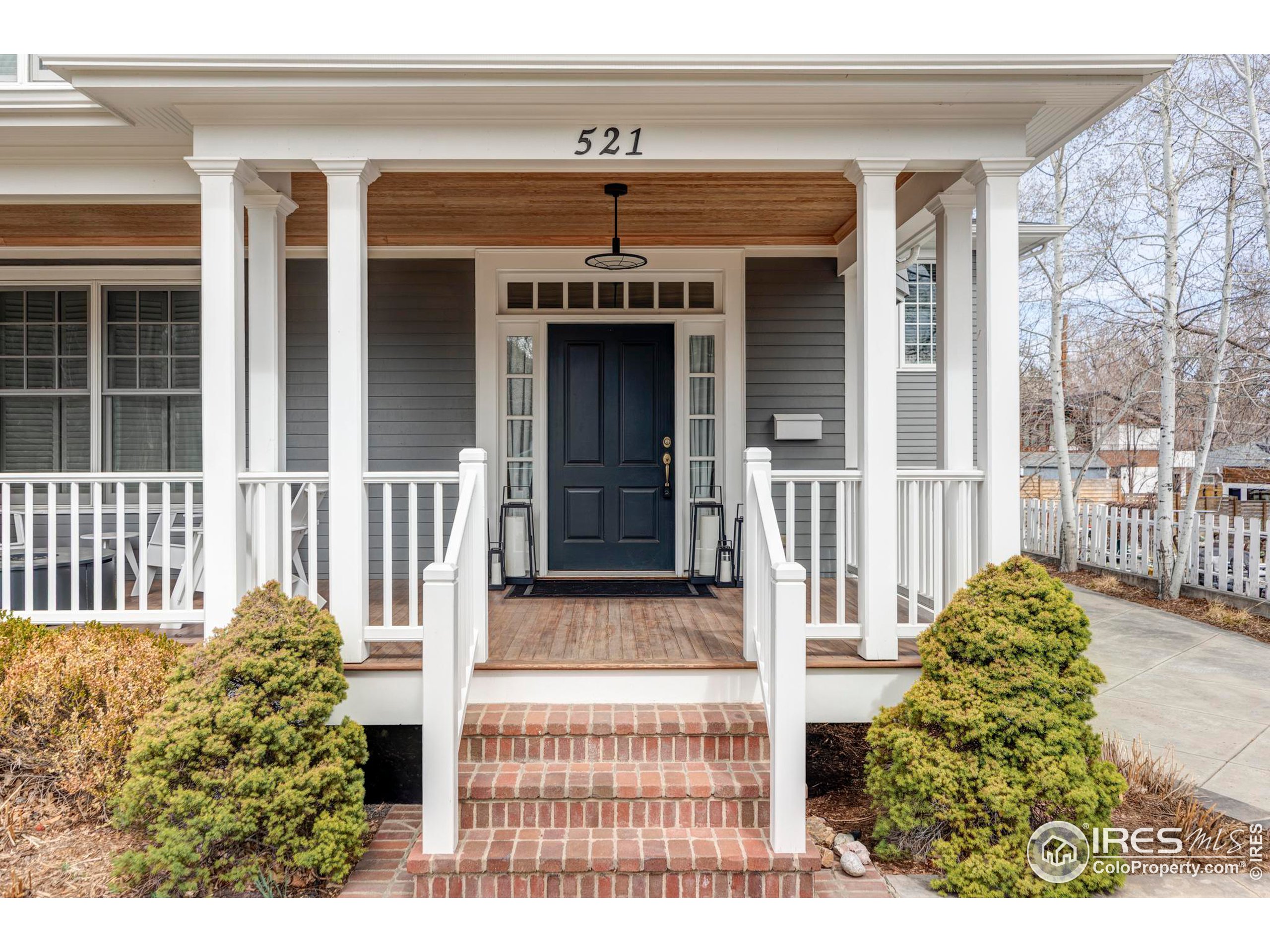 521 Hawthorn Ave