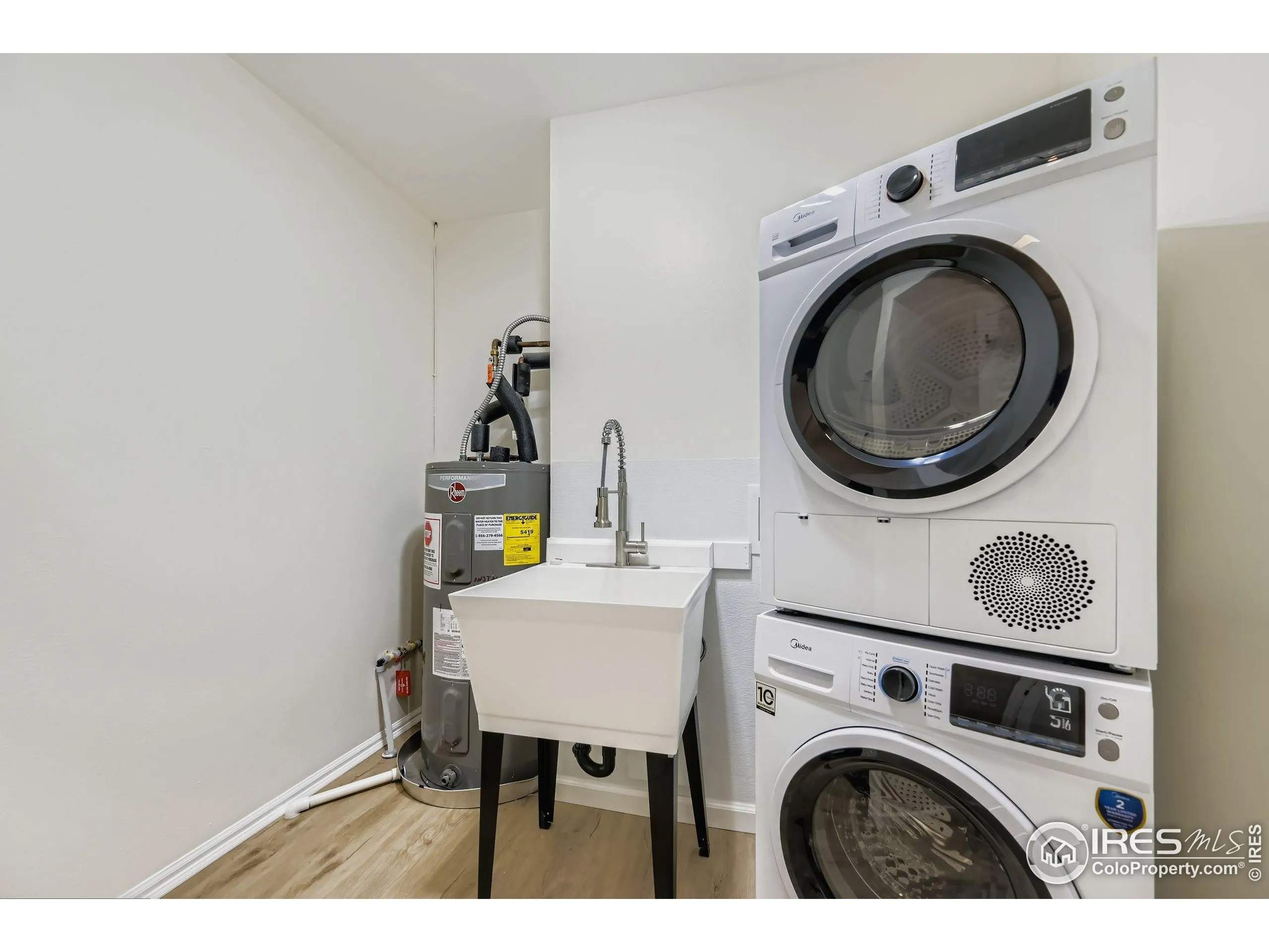 Boulder, Colorado 80301, United States, 4 Bedrooms Bedrooms, ,3 BathroomsBathrooms,Residential,Active,215740