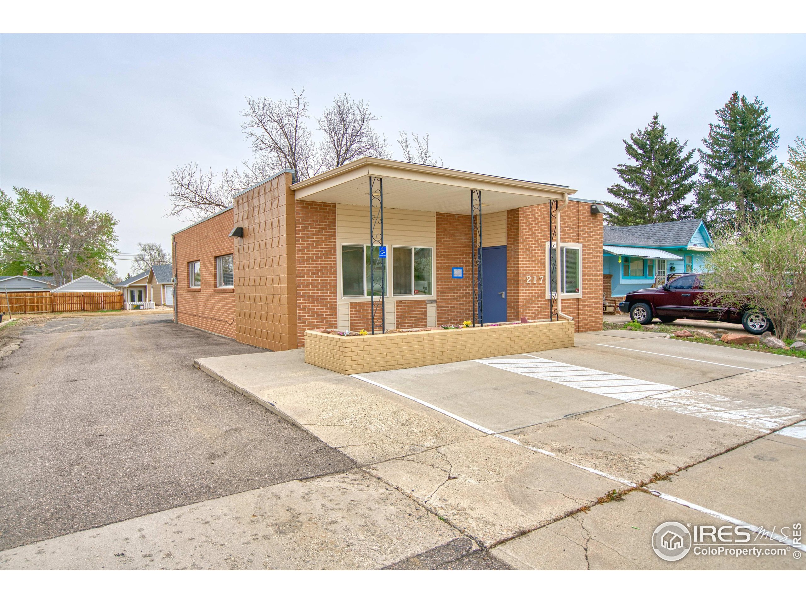 217 4th St