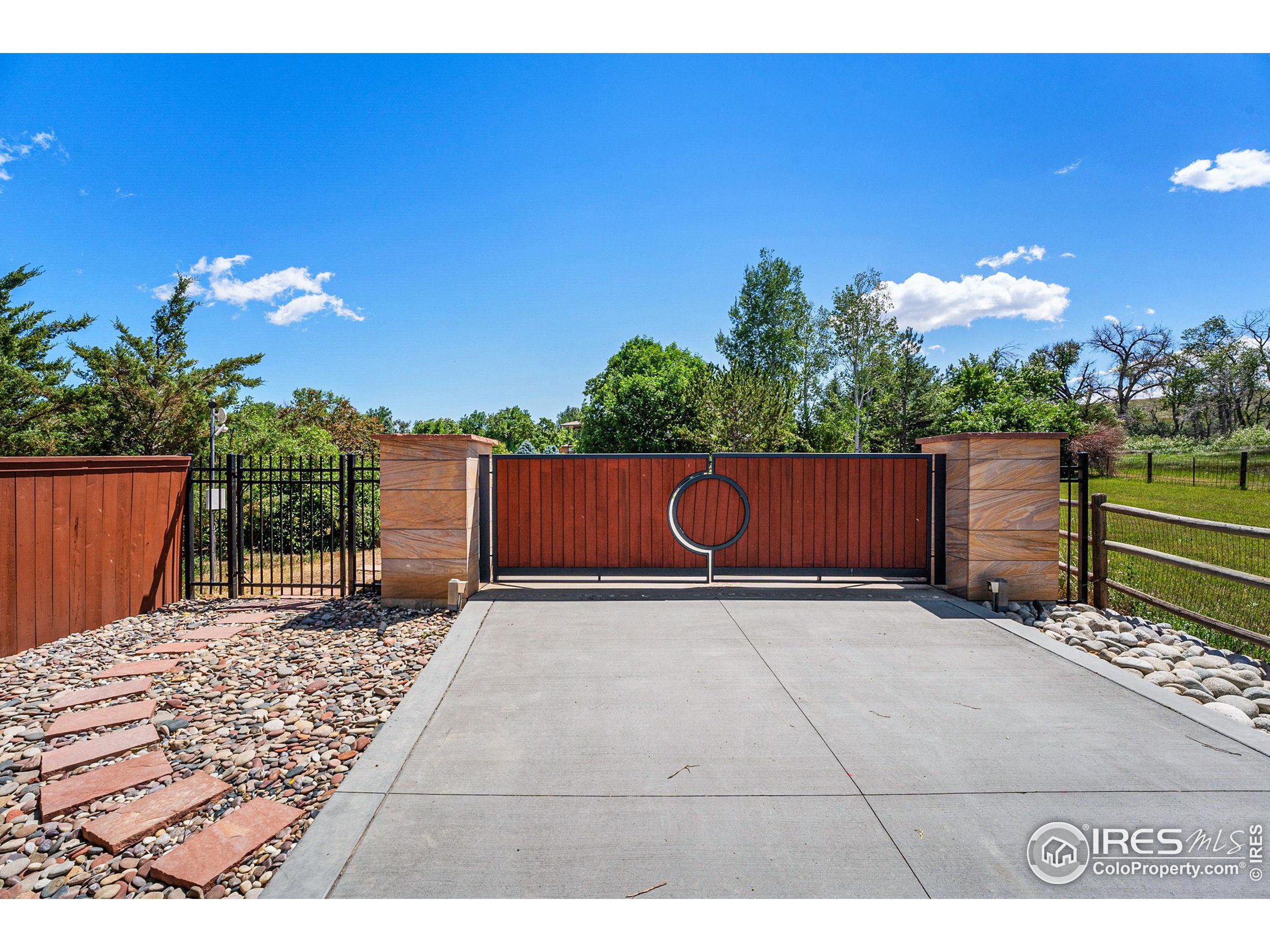 1000 Spring Dr