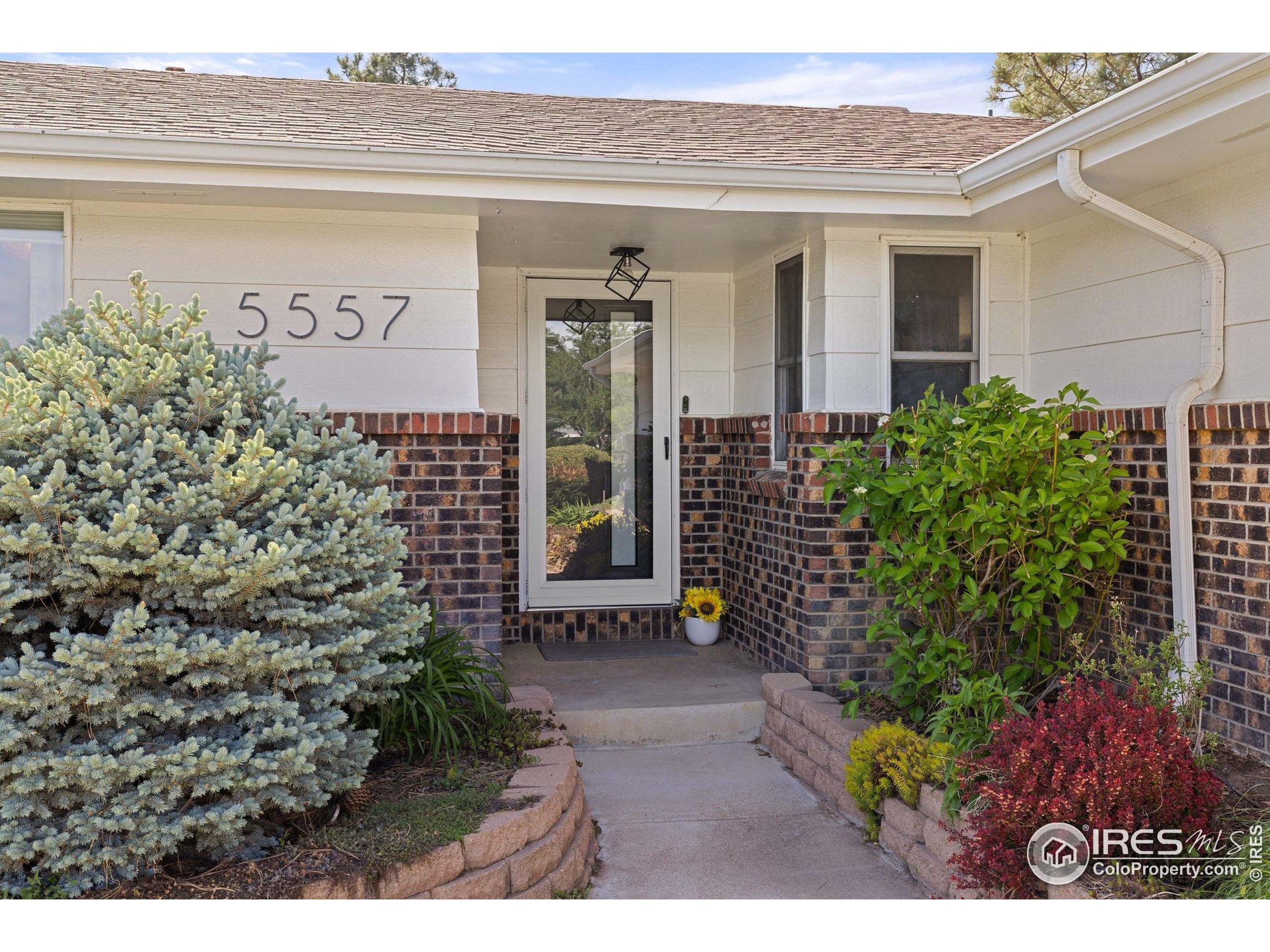 5557 Aspen Ave