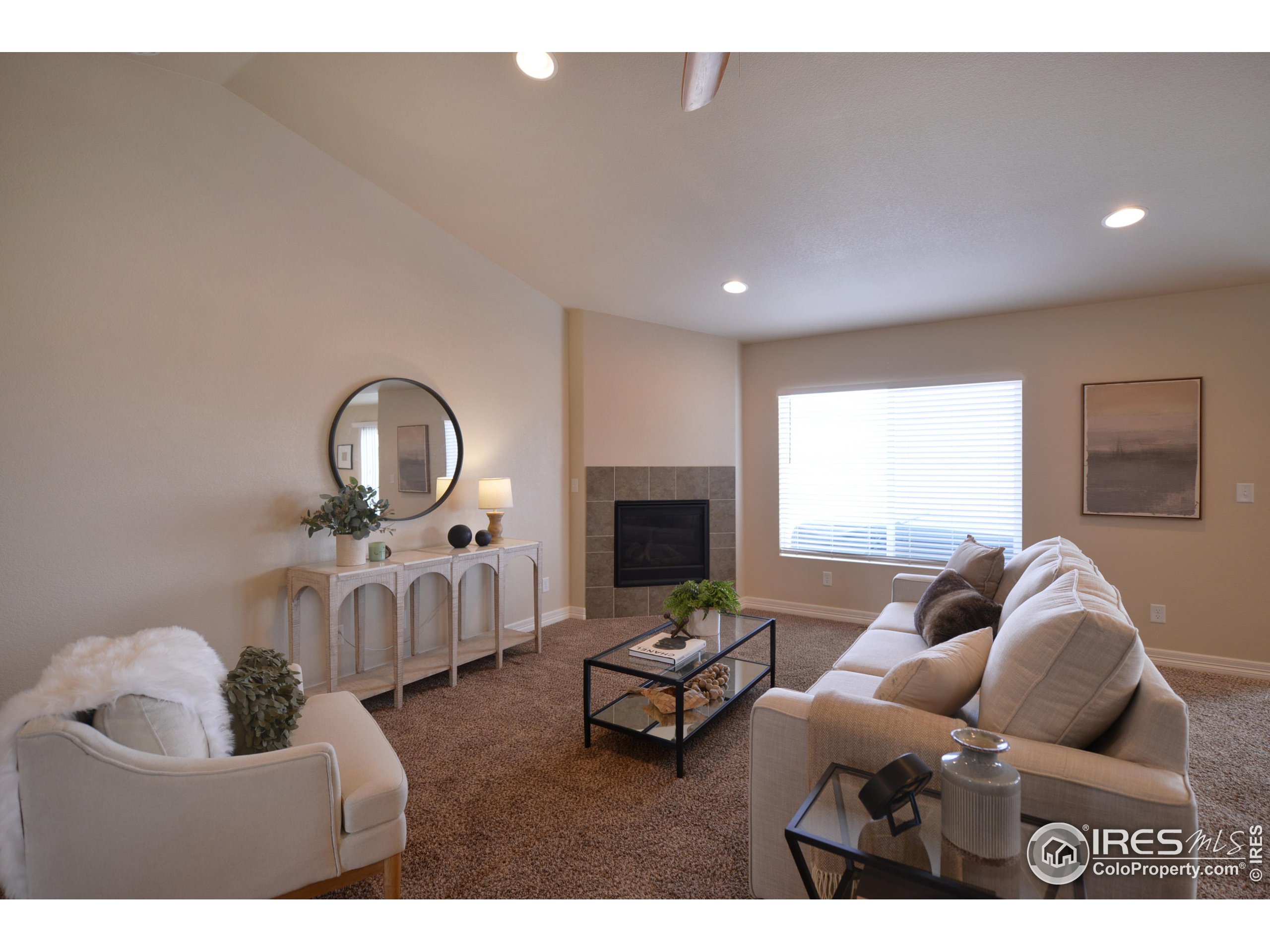 Photo 4 of 40 of 3431 Oberon Dr house