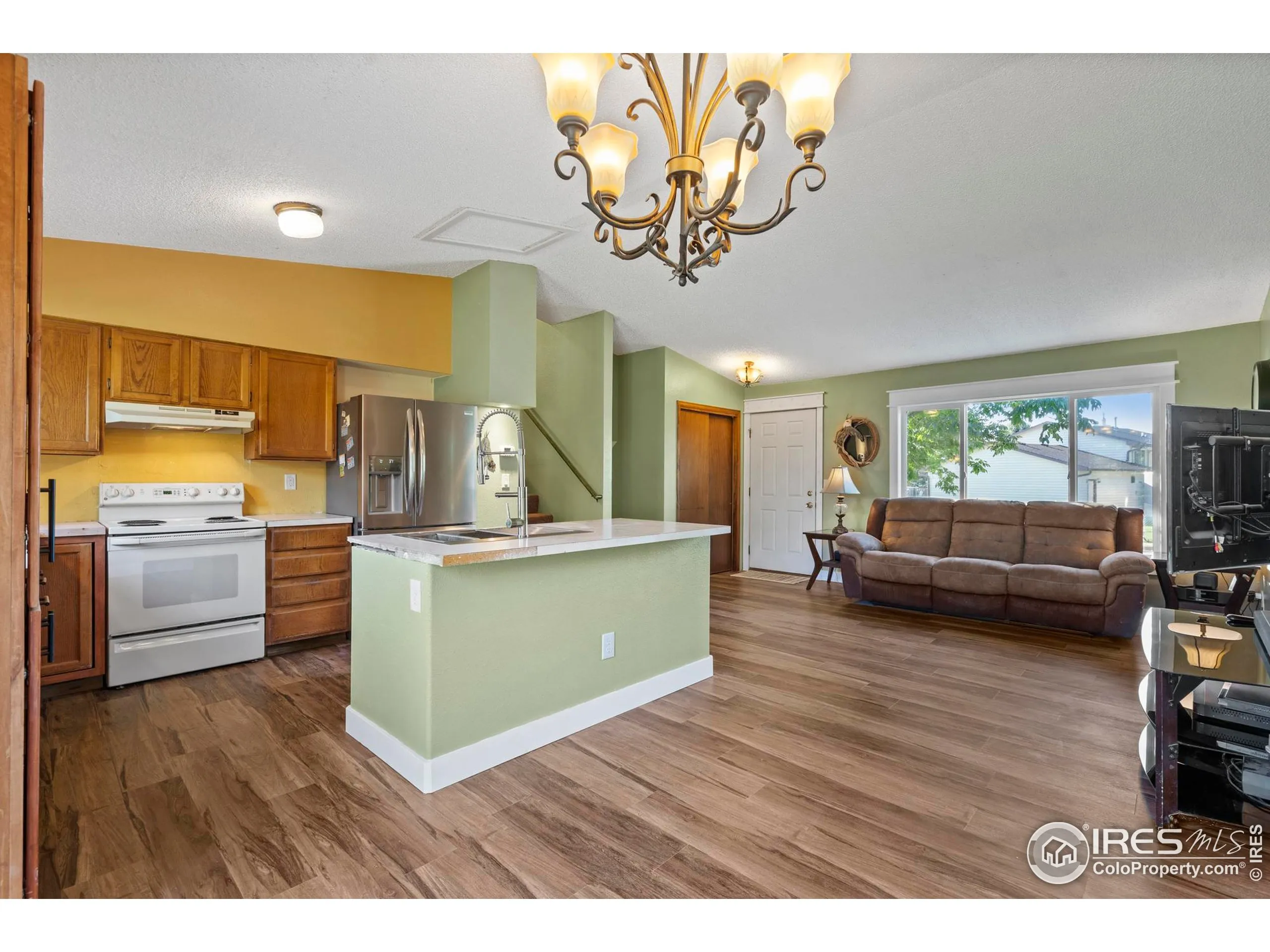 Loveland, Colorado 80537, United States, 3 Bedrooms Bedrooms, ,2 BathroomsBathrooms,Residential,Pending,216880