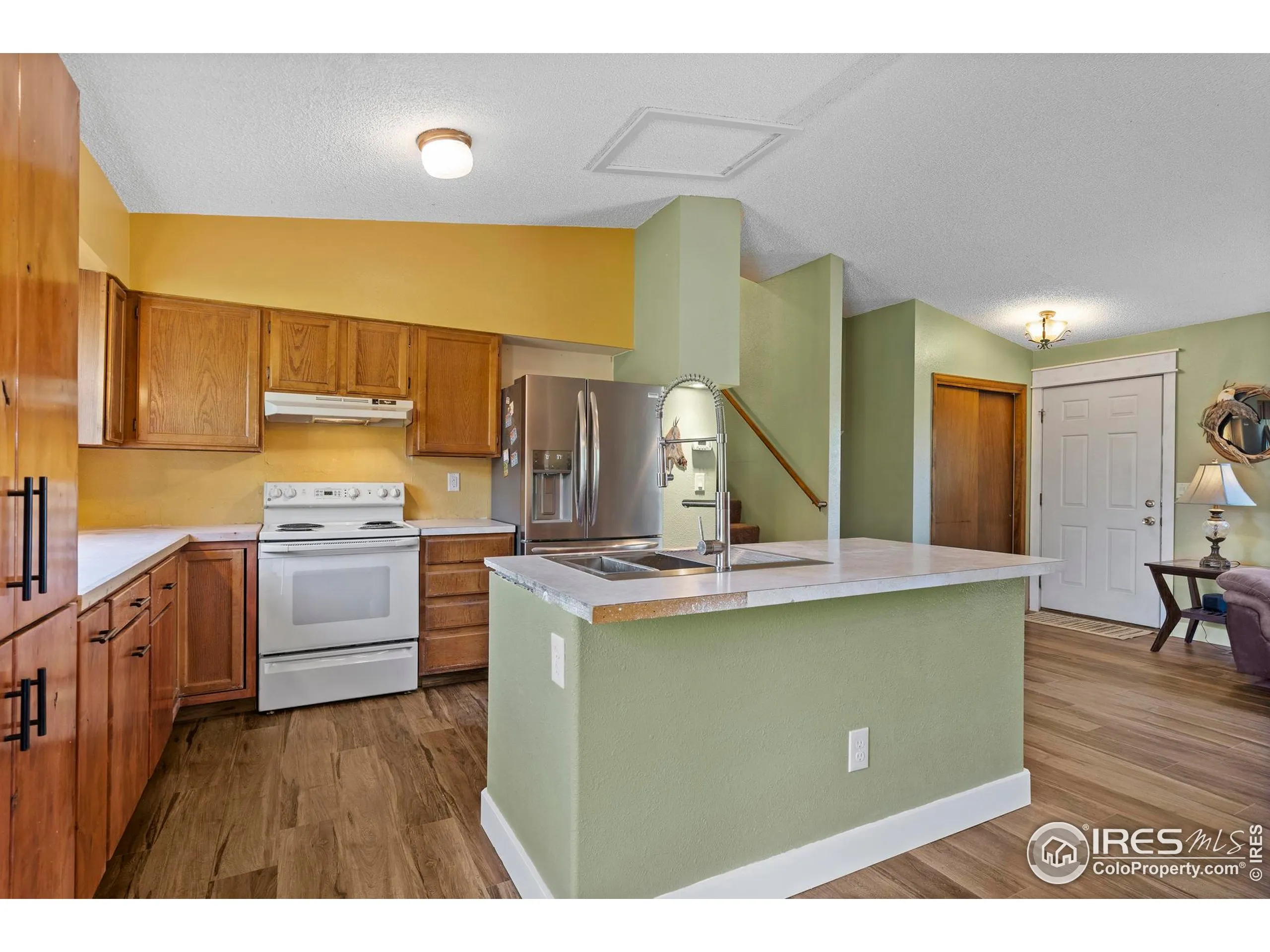 Loveland, Colorado 80537, United States, 3 Bedrooms Bedrooms, ,2 BathroomsBathrooms,Residential,Pending,216880