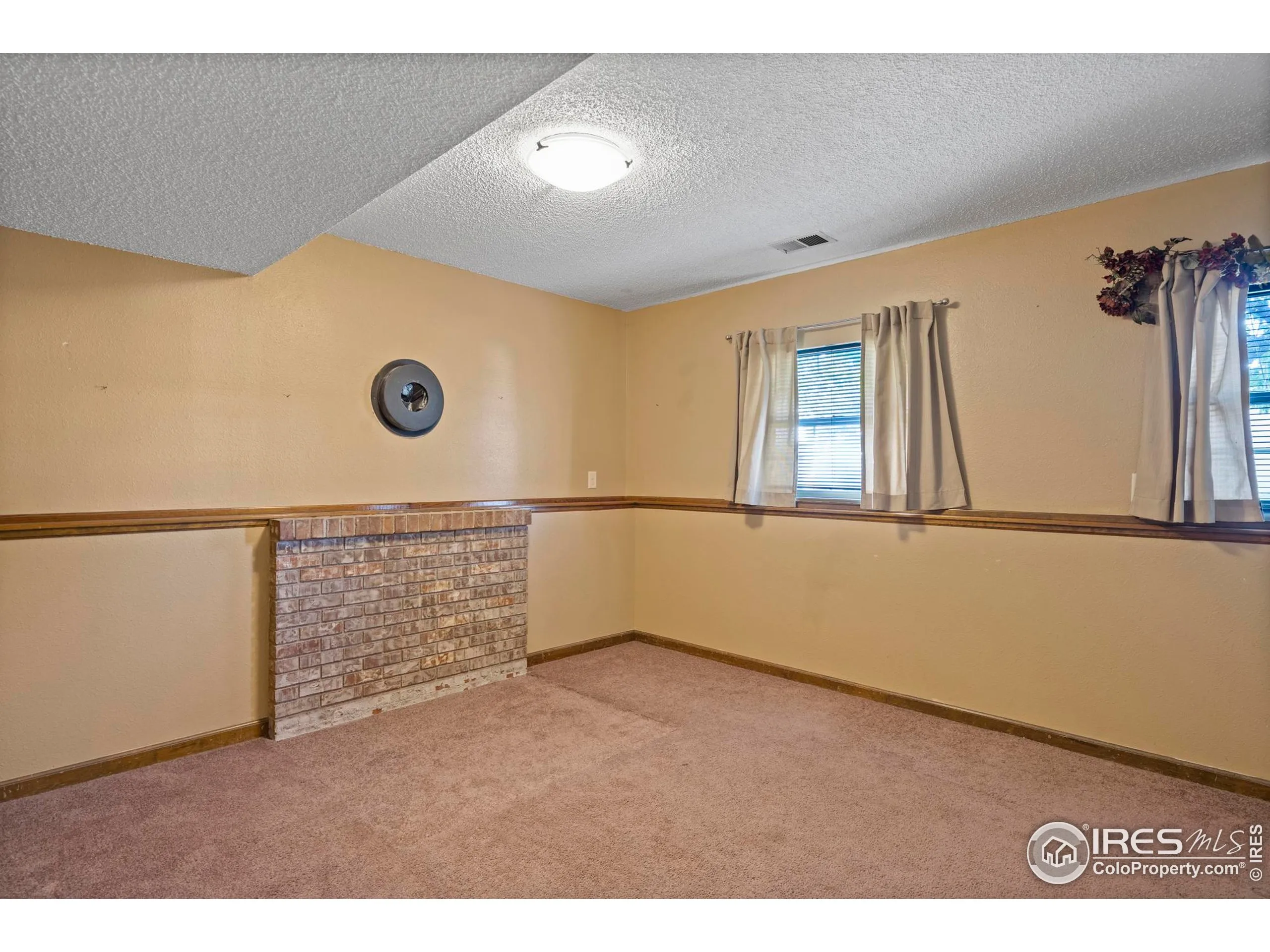Loveland, Colorado 80537, United States, 3 Bedrooms Bedrooms, ,2 BathroomsBathrooms,Residential,Pending,216880