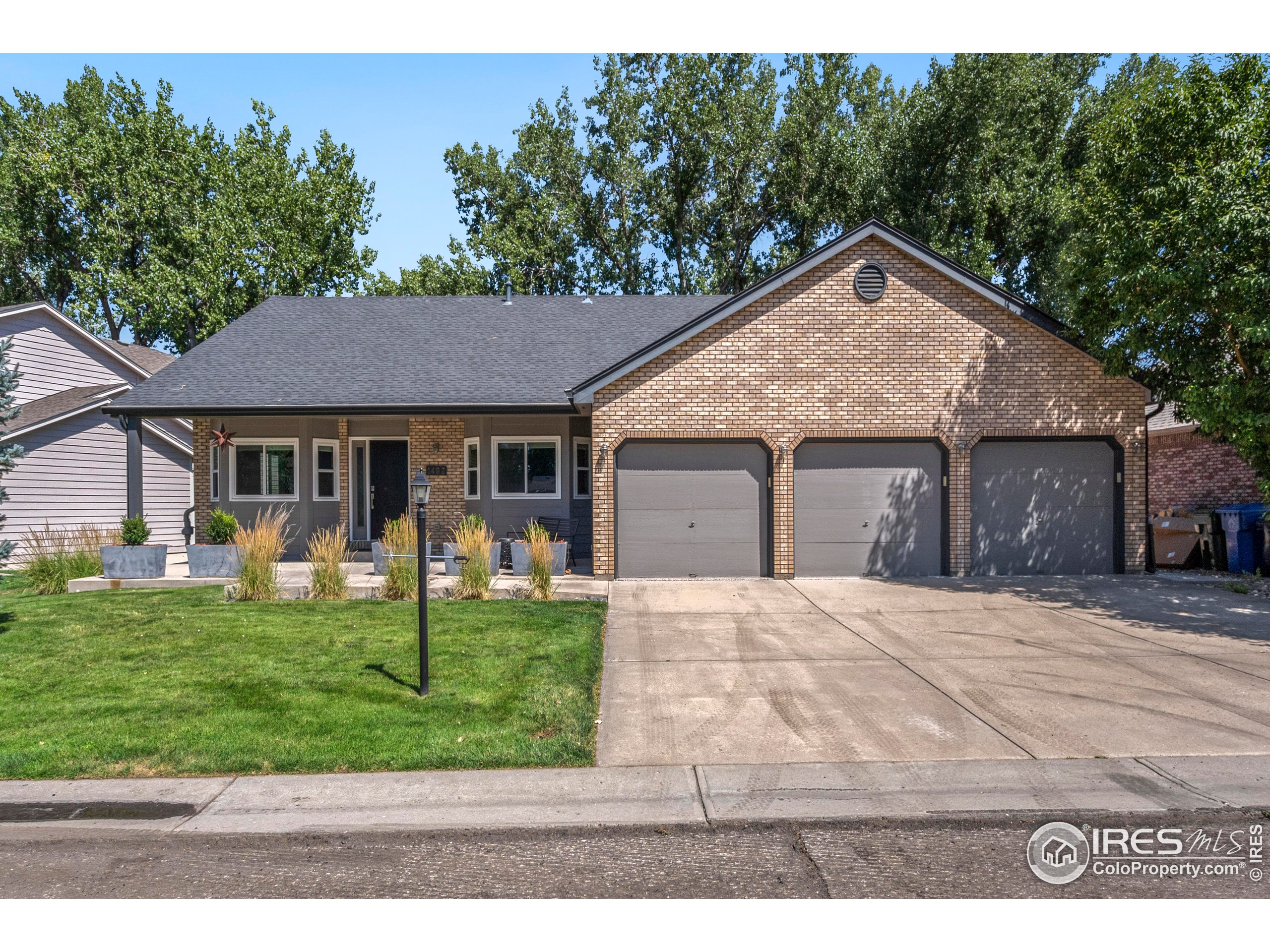 1493 Park Dr