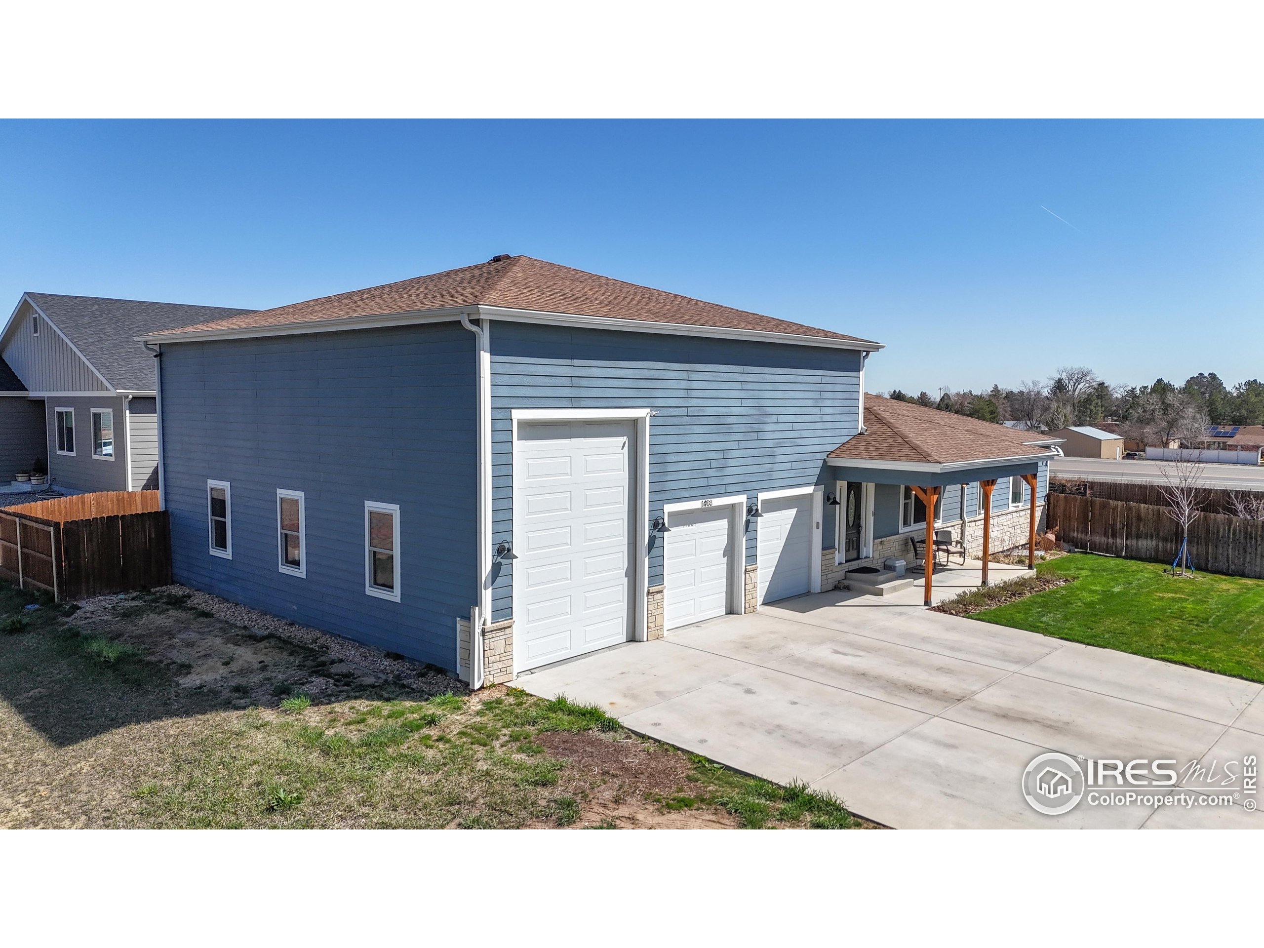 1403 Crestridge Dr