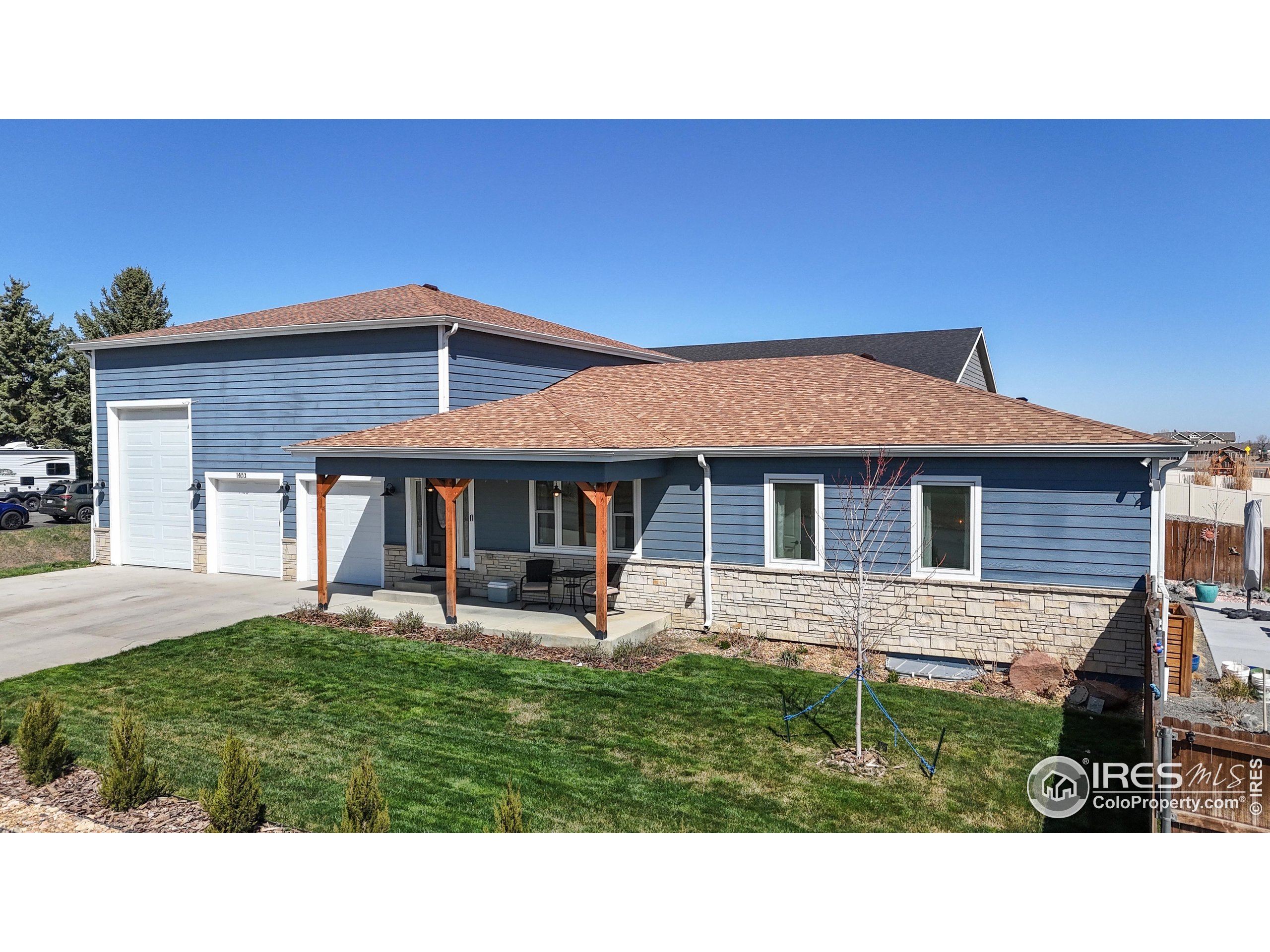 1403 Crestridge Dr