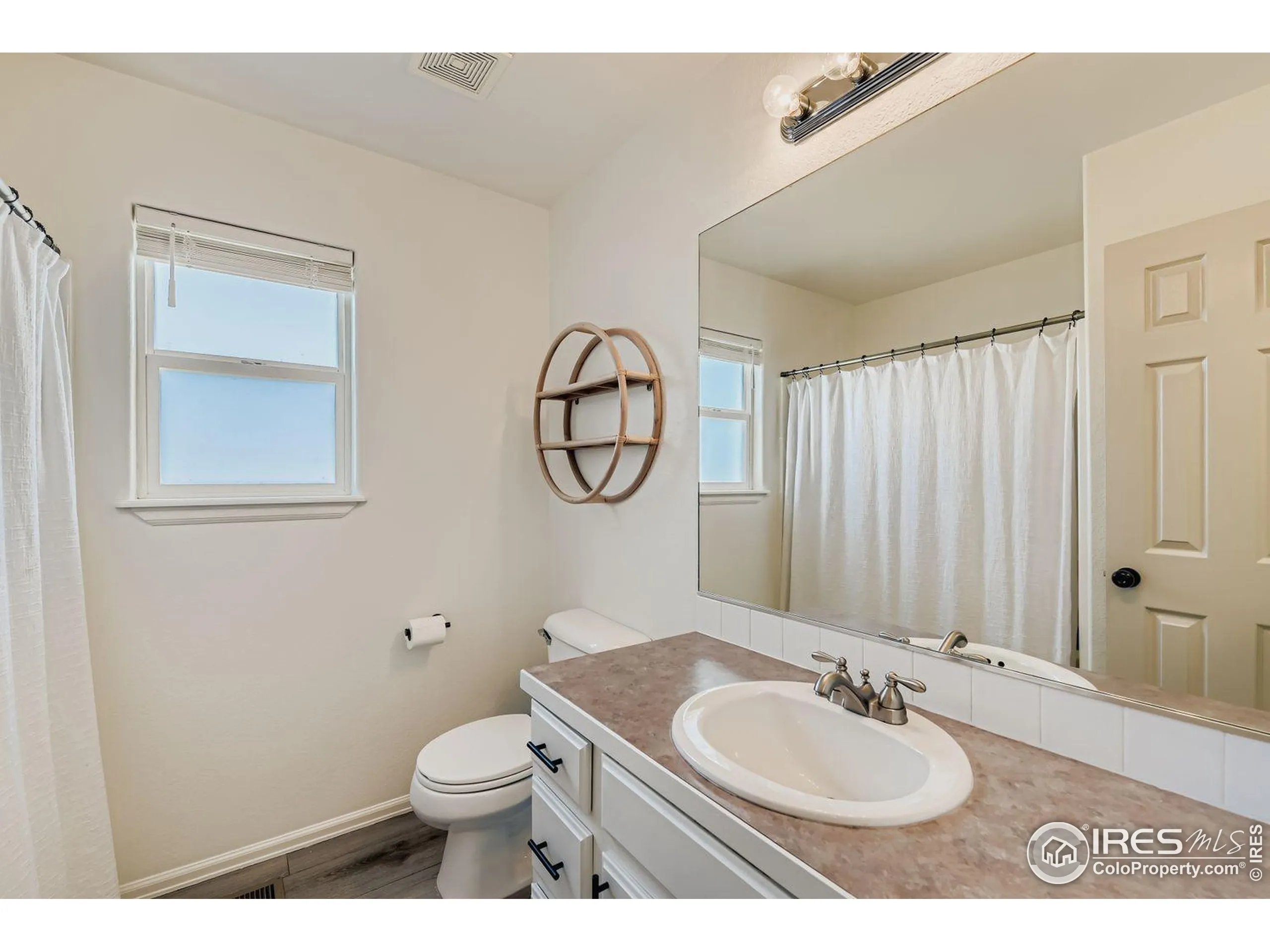 Lochbuie, Colorado 80603, United States, 6 Bedrooms Bedrooms, ,3 BathroomsBathrooms,Residential,Pending,229311