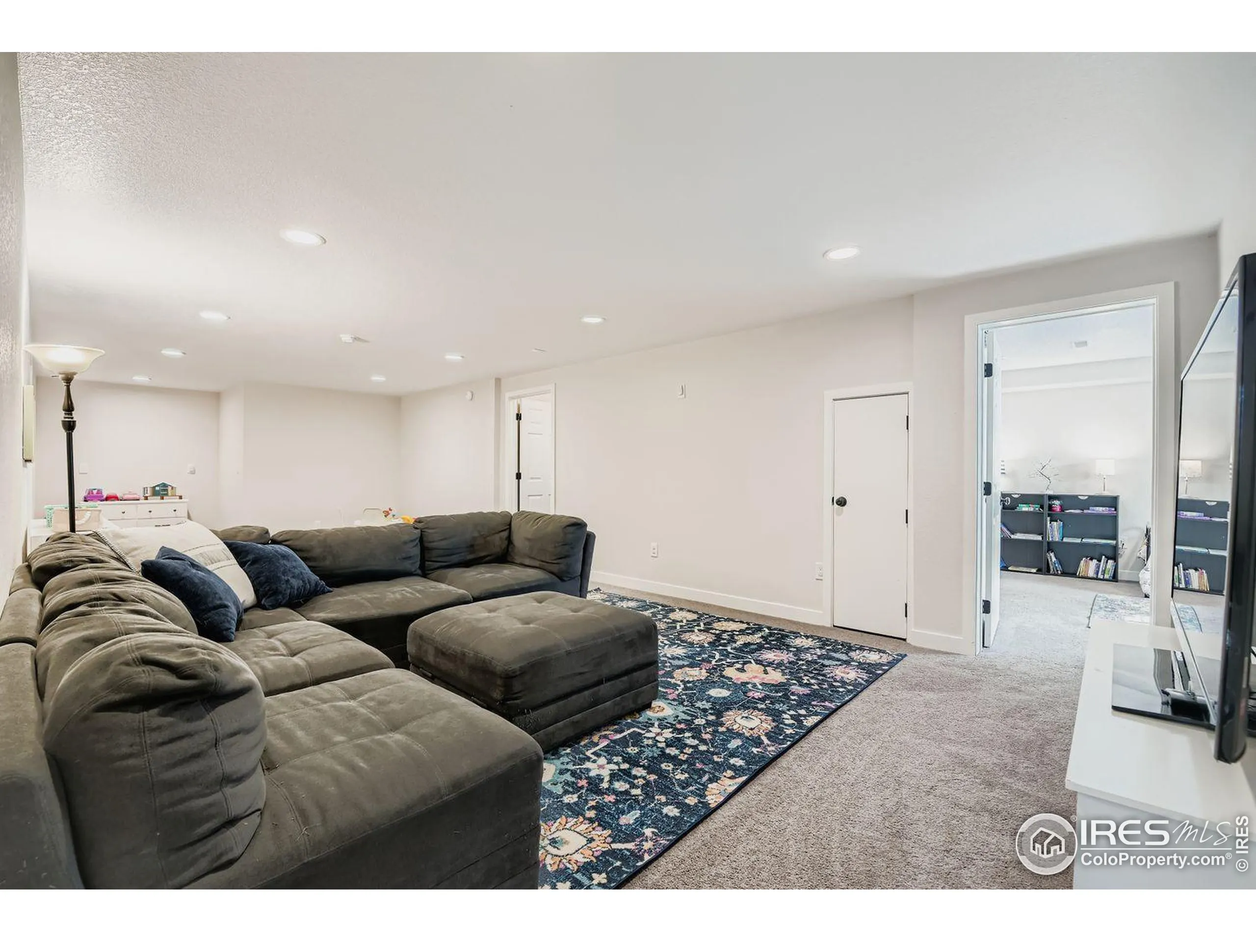 Lochbuie, Colorado 80603, United States, 6 Bedrooms Bedrooms, ,3 BathroomsBathrooms,Residential,Pending,229311