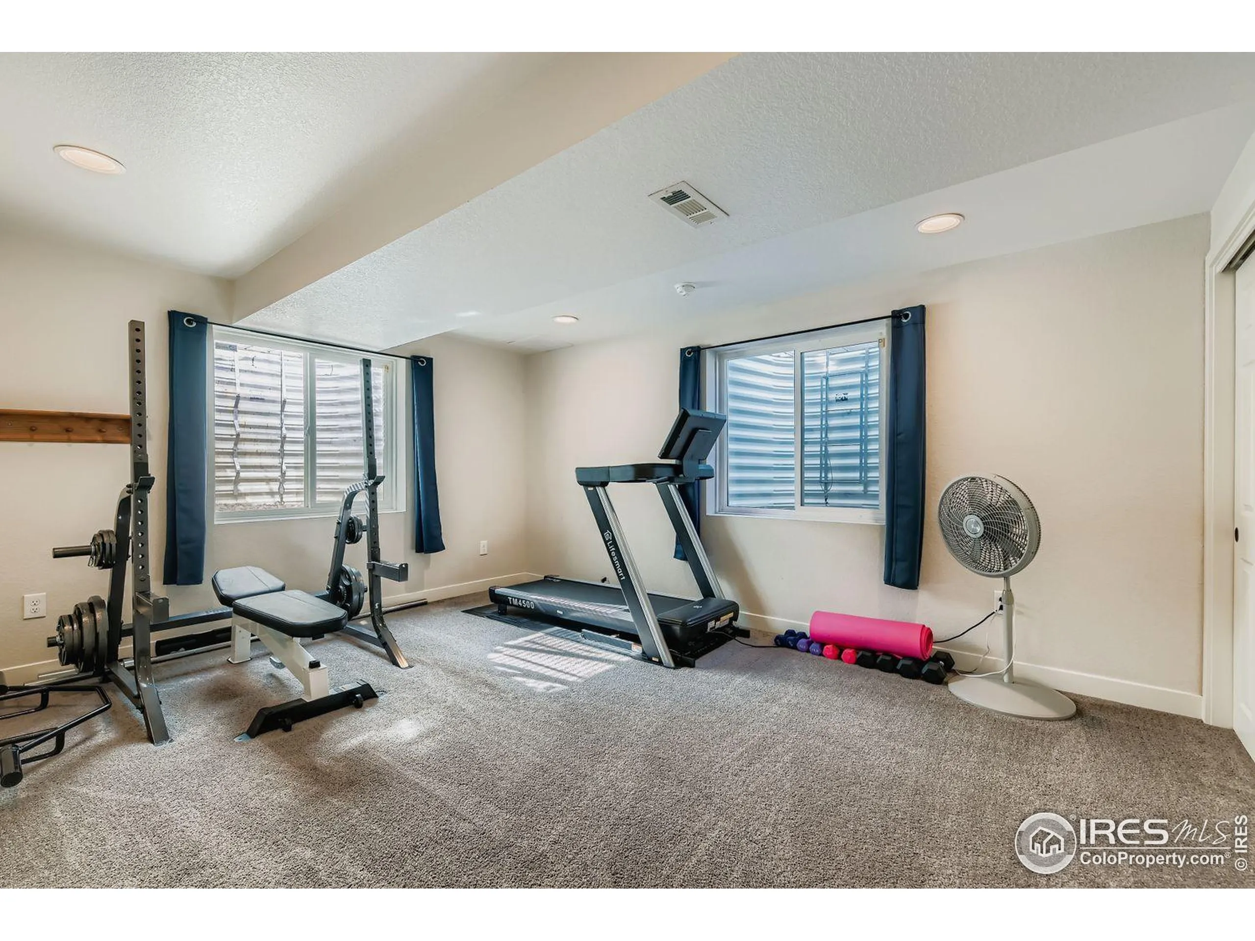 Lochbuie, Colorado 80603, United States, 6 Bedrooms Bedrooms, ,3 BathroomsBathrooms,Residential,Pending,229311