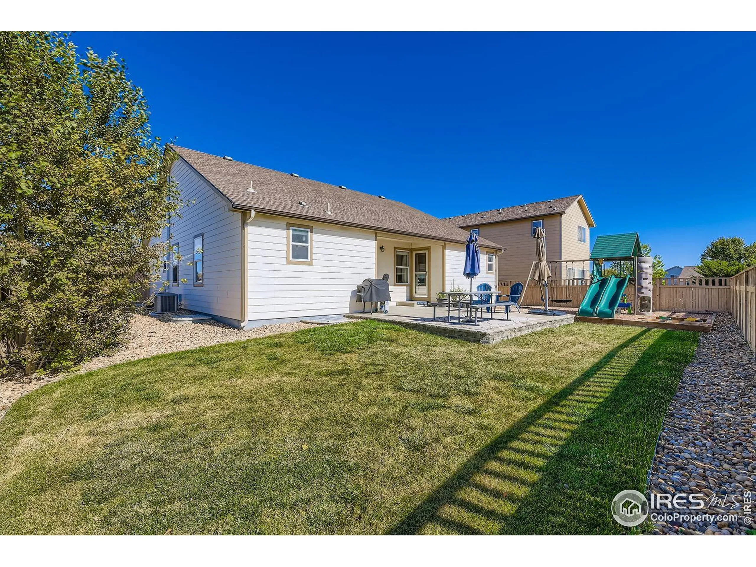 Lochbuie, Colorado 80603, United States, 6 Bedrooms Bedrooms, ,3 BathroomsBathrooms,Residential,Pending,229311