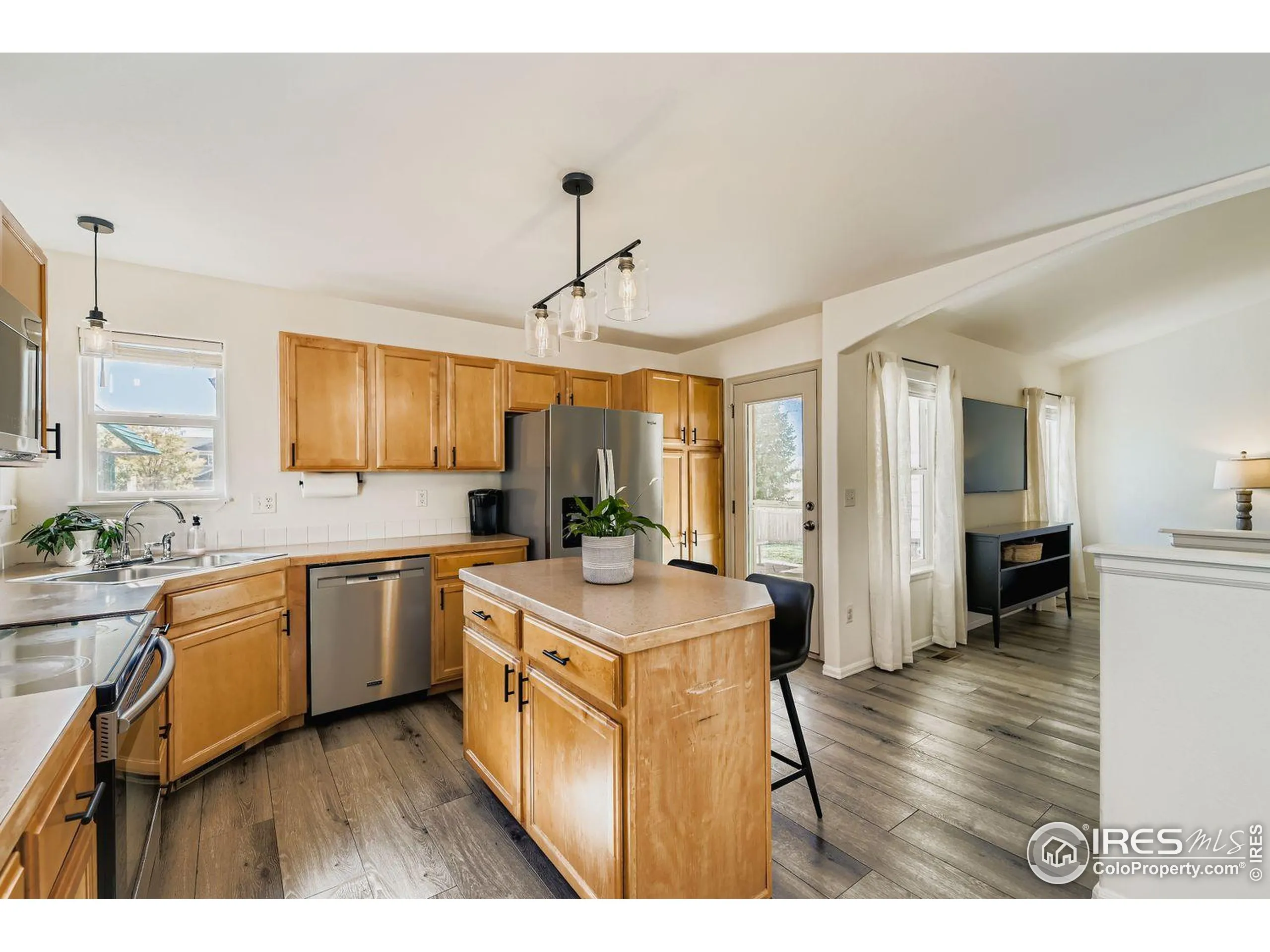 Lochbuie, Colorado 80603, United States, 6 Bedrooms Bedrooms, ,3 BathroomsBathrooms,Residential,Pending,229311