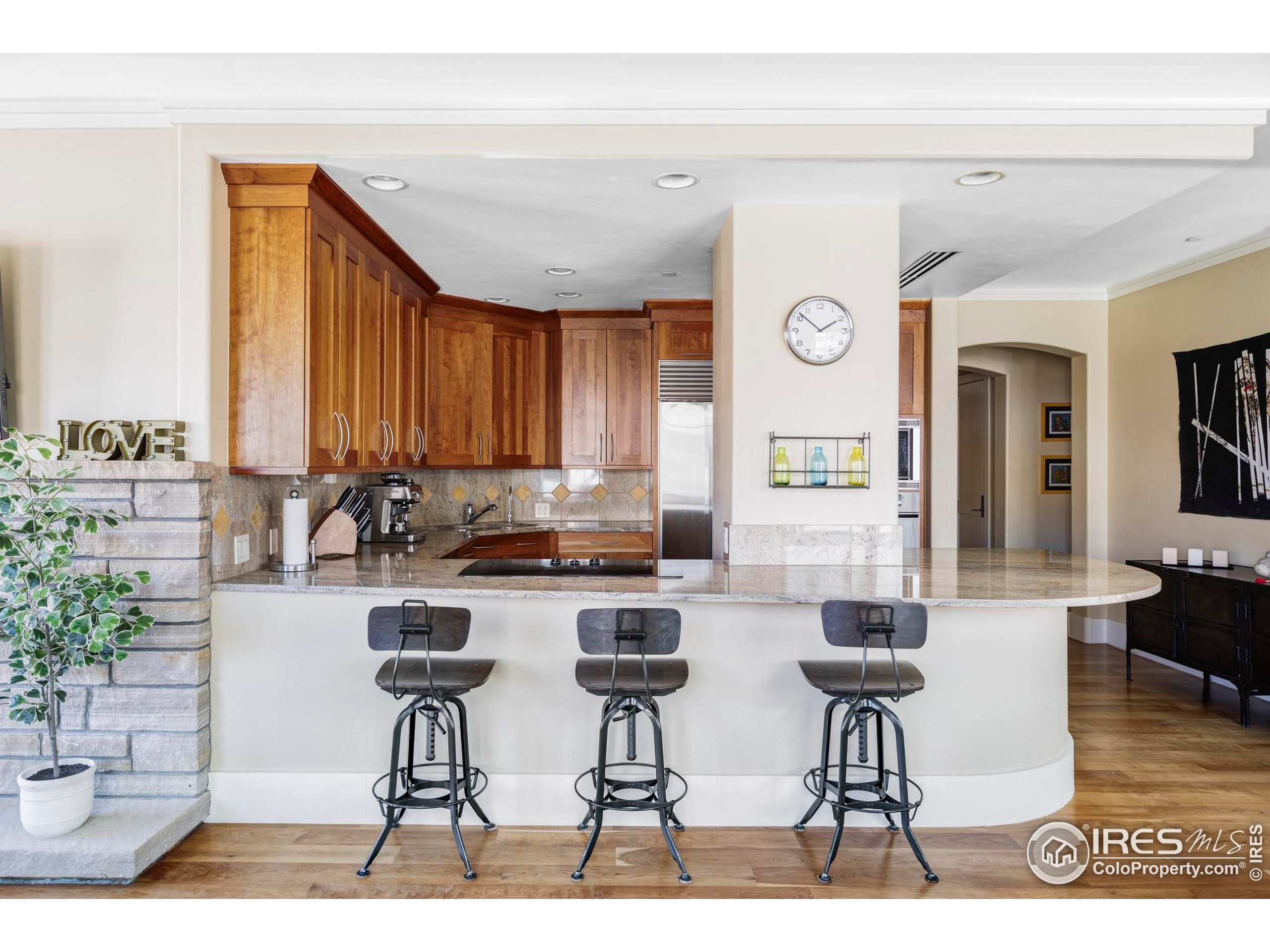 1301 Canyon Blvd 207