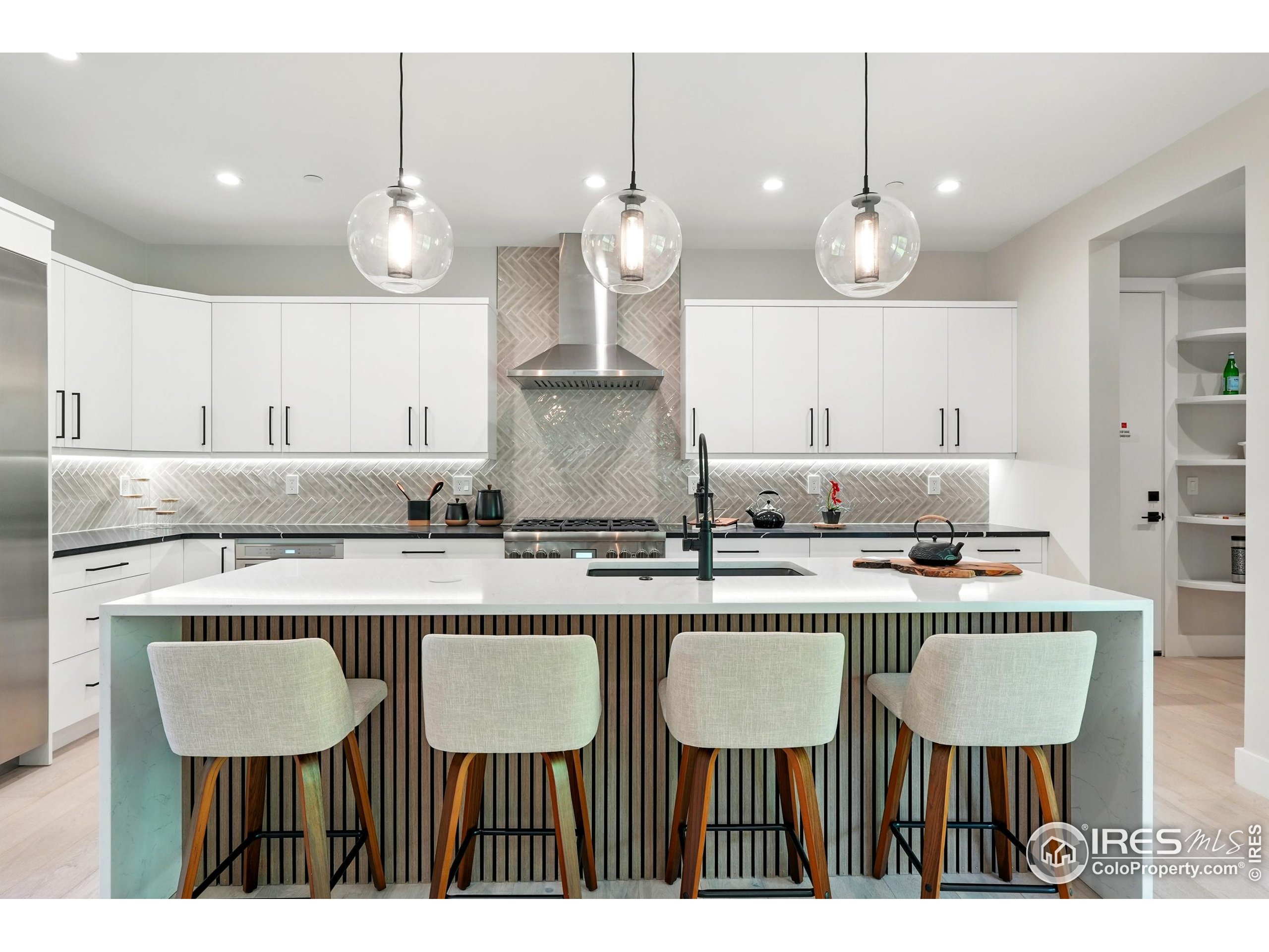 2860 Table Mesa Dr