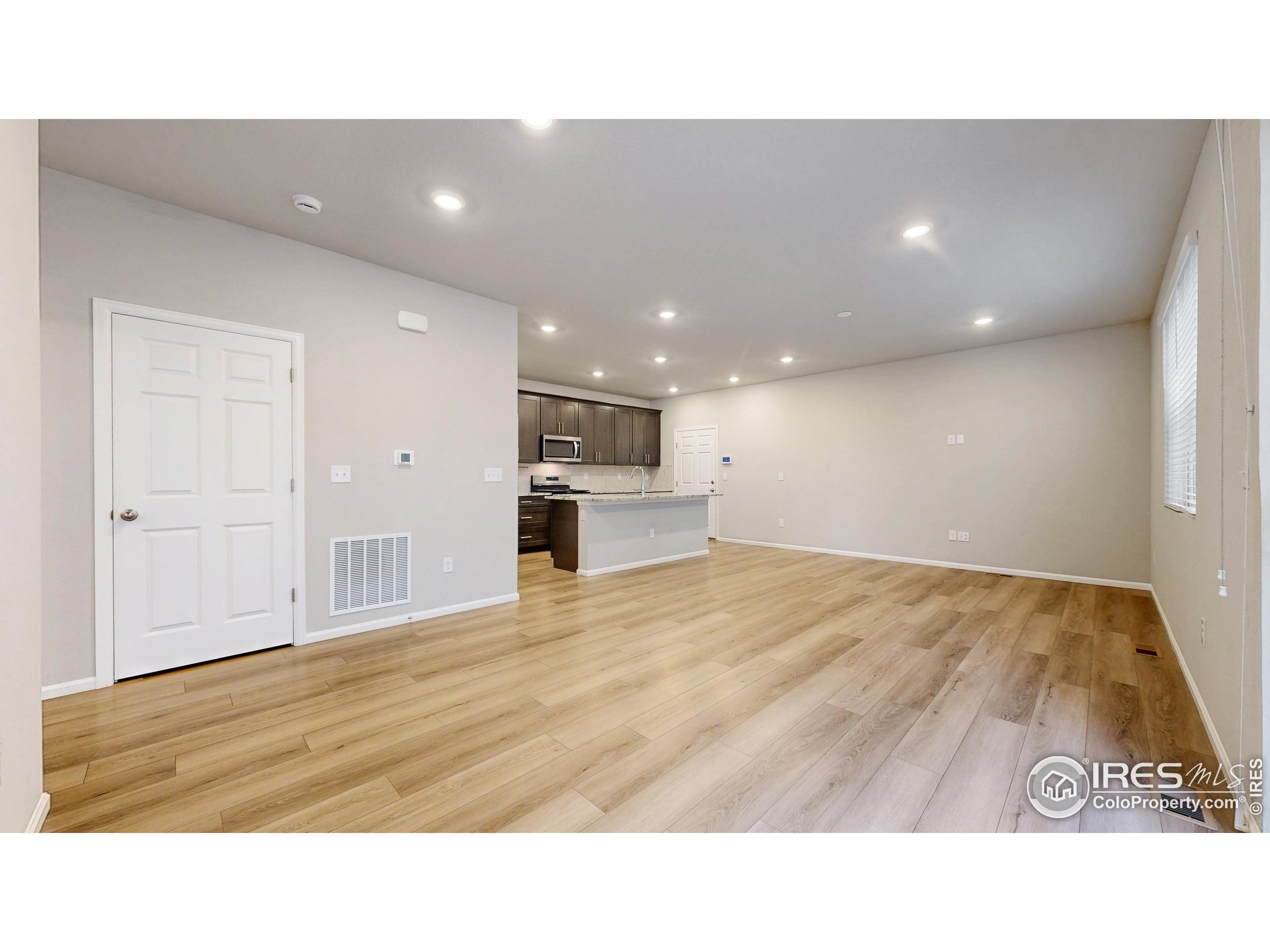 229 E 4th St