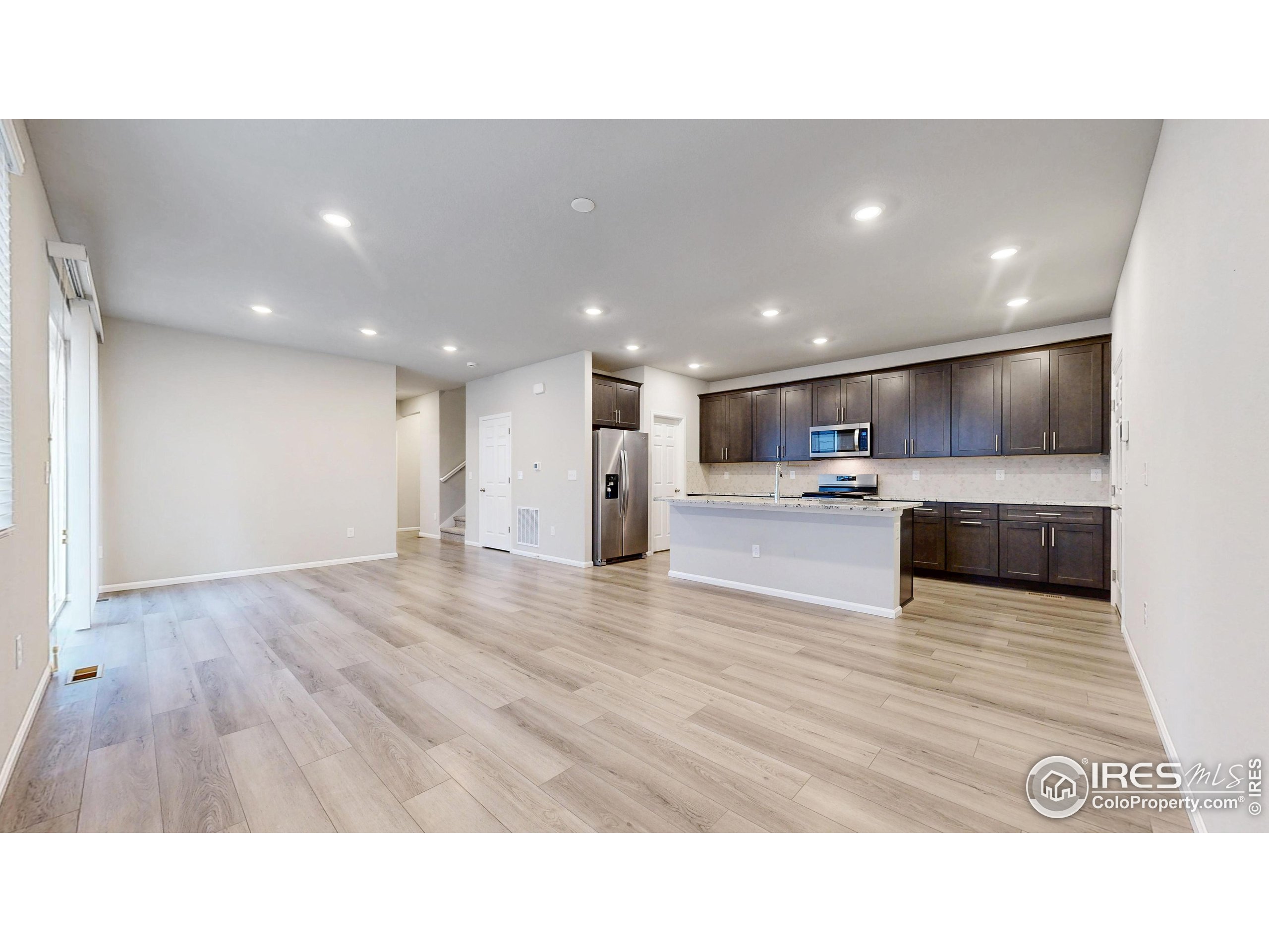 229 E 4th St