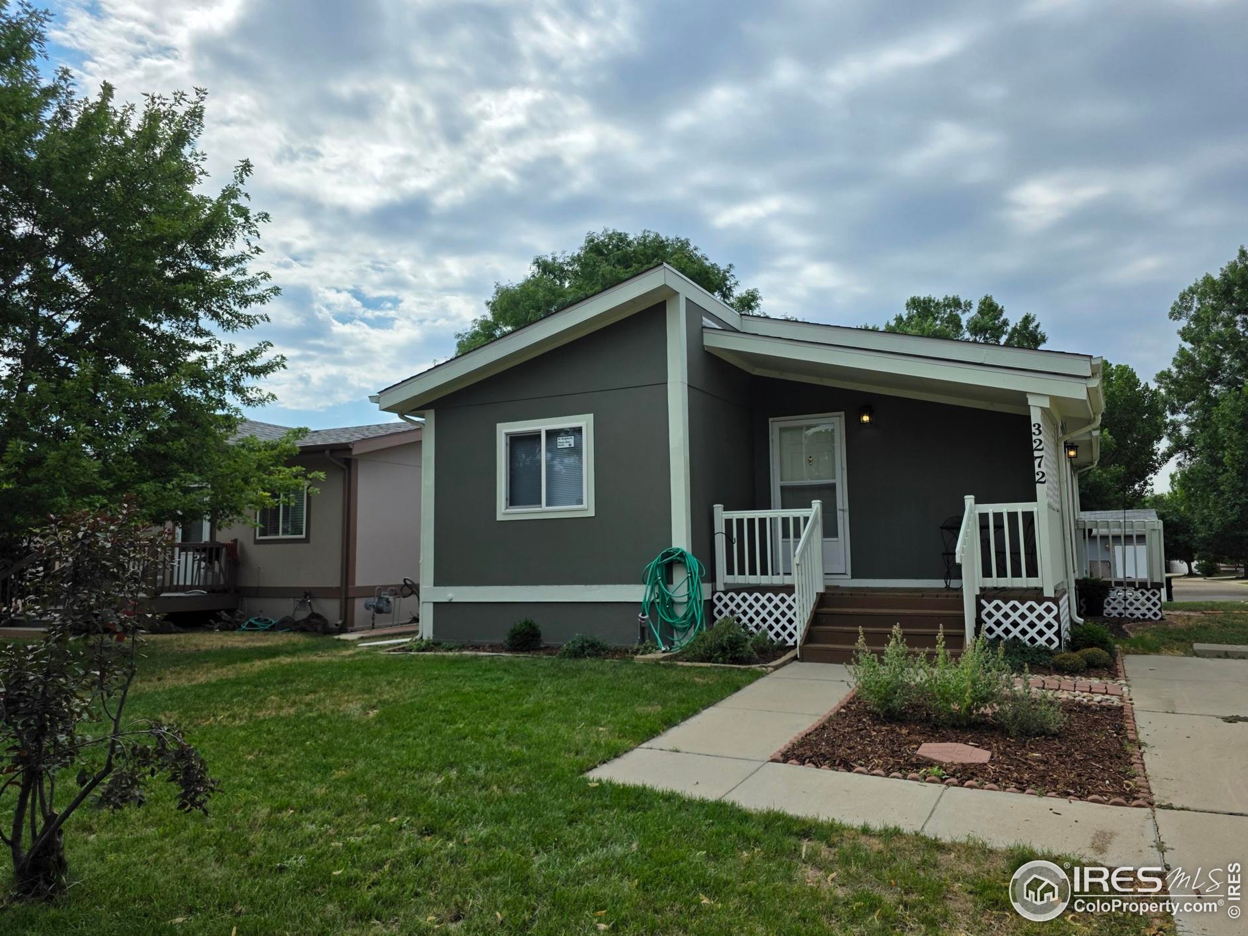 3272 N Rim 136