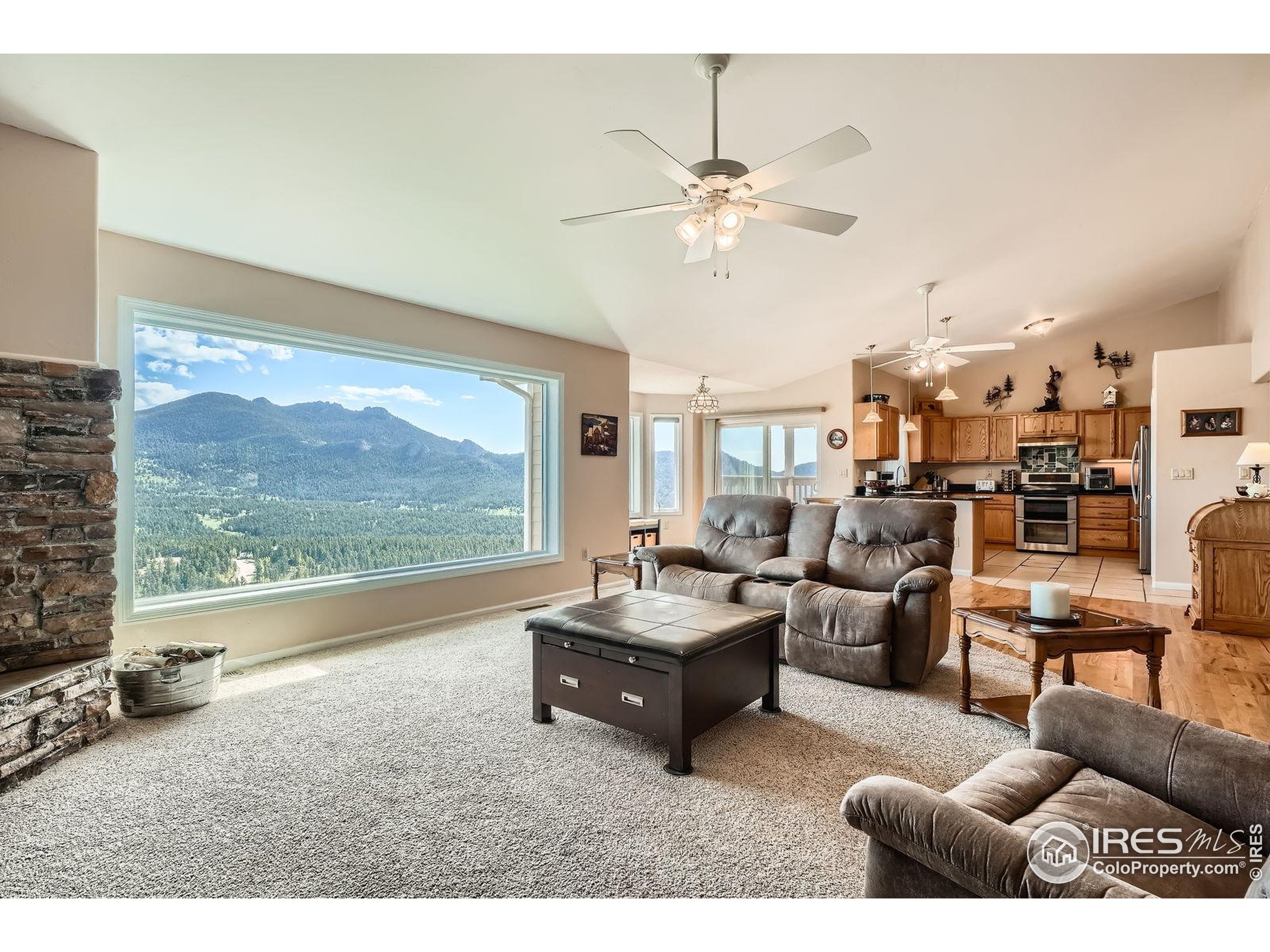 557 Highpoint Cir
