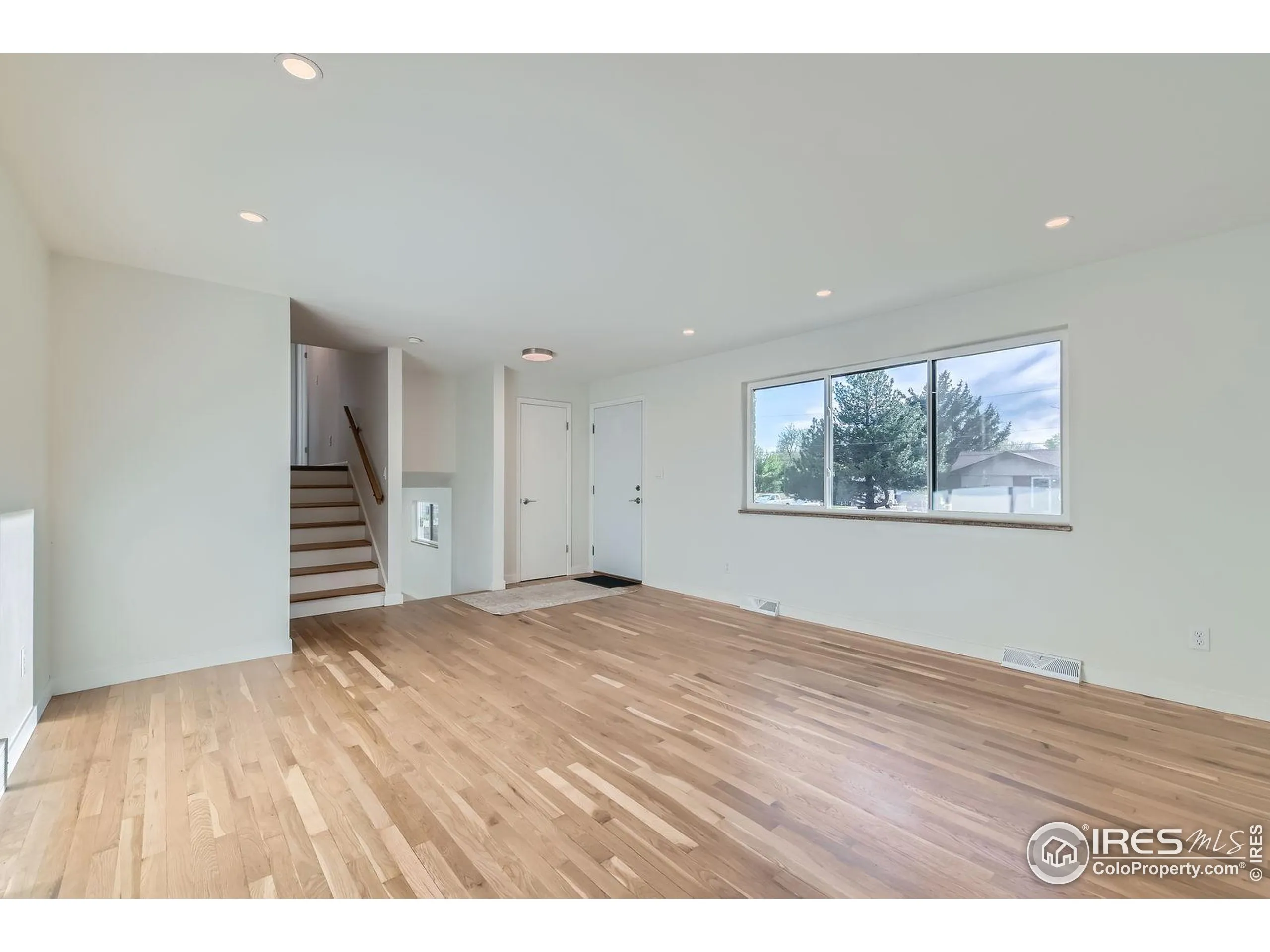 Longmont, Colorado 80504, United States, 4 Bedrooms Bedrooms, ,3 BathroomsBathrooms,Residential,Active,120207