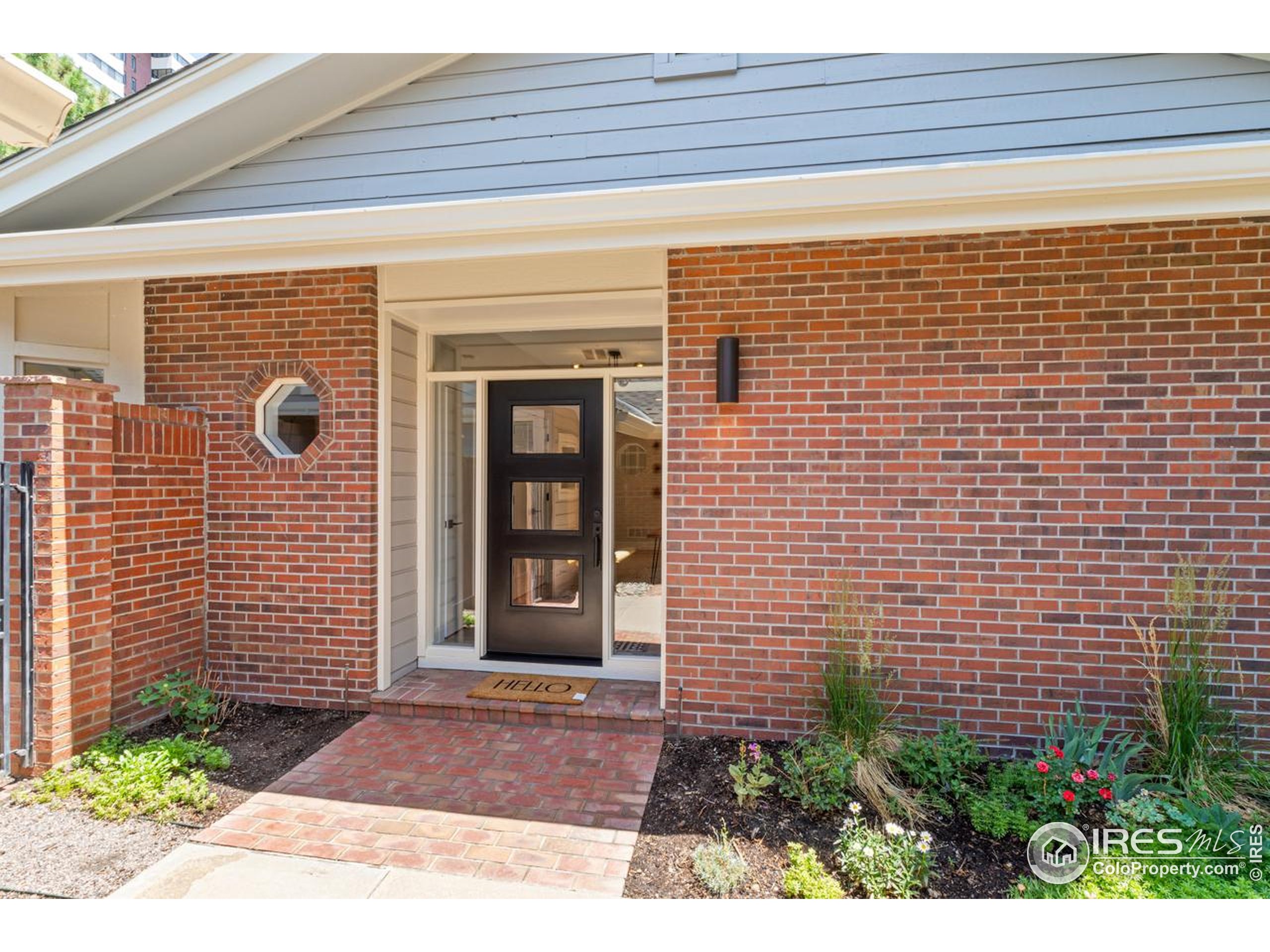 2552 E Alameda Ave 92