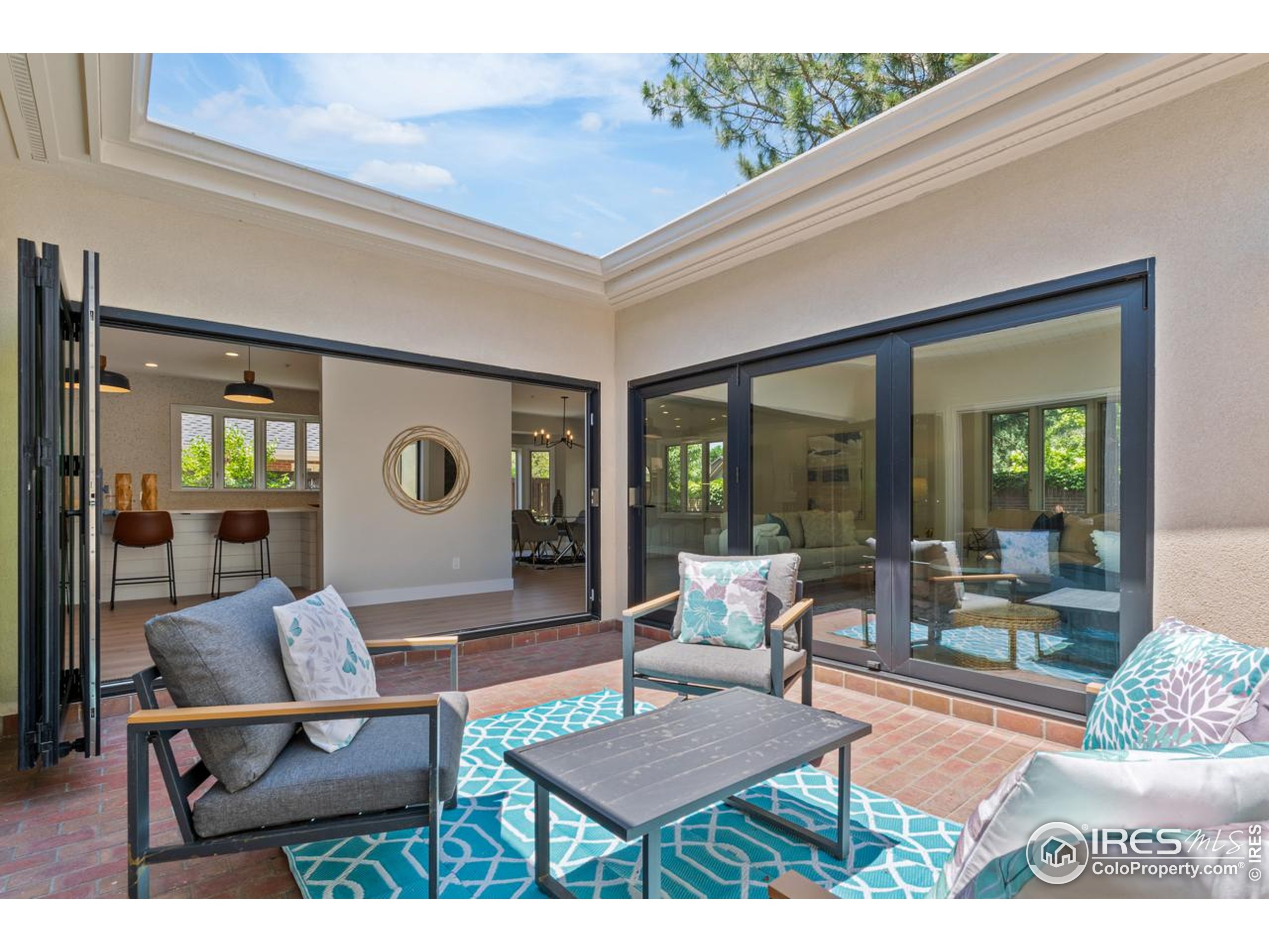 2552 E Alameda Ave 92