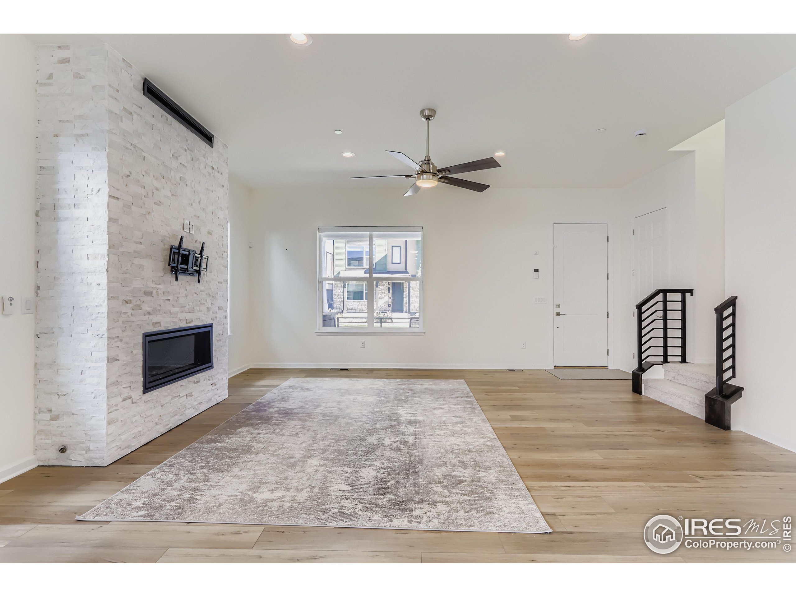 818 Promenade Dr