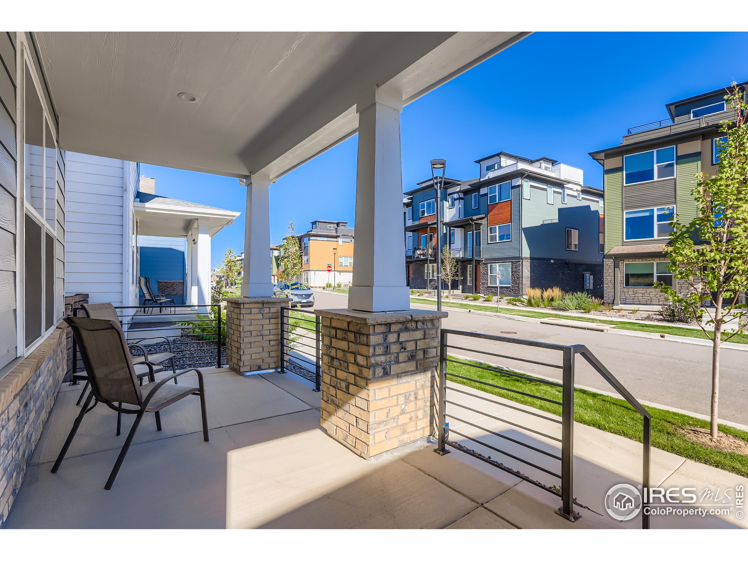 818 Promenade Dr