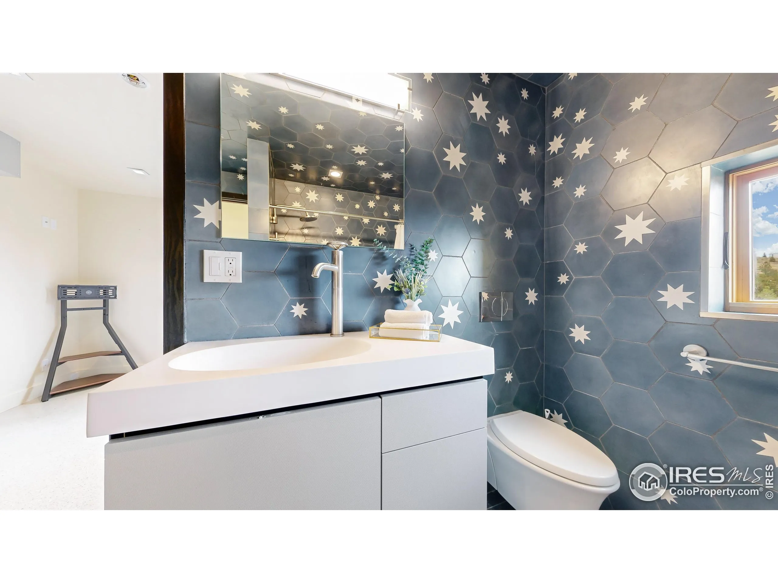 Boulder, Colorado 80302, United States, 4 Bedrooms Bedrooms, ,4 BathroomsBathrooms,Residential,Active,127420