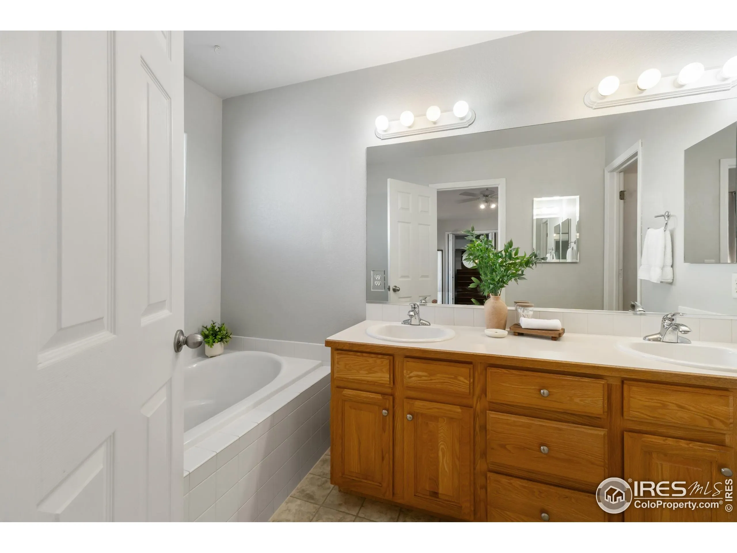 Windsor, Colorado 80550, United States, 5 Bedrooms Bedrooms, ,3 BathroomsBathrooms,Residential,Active,123146