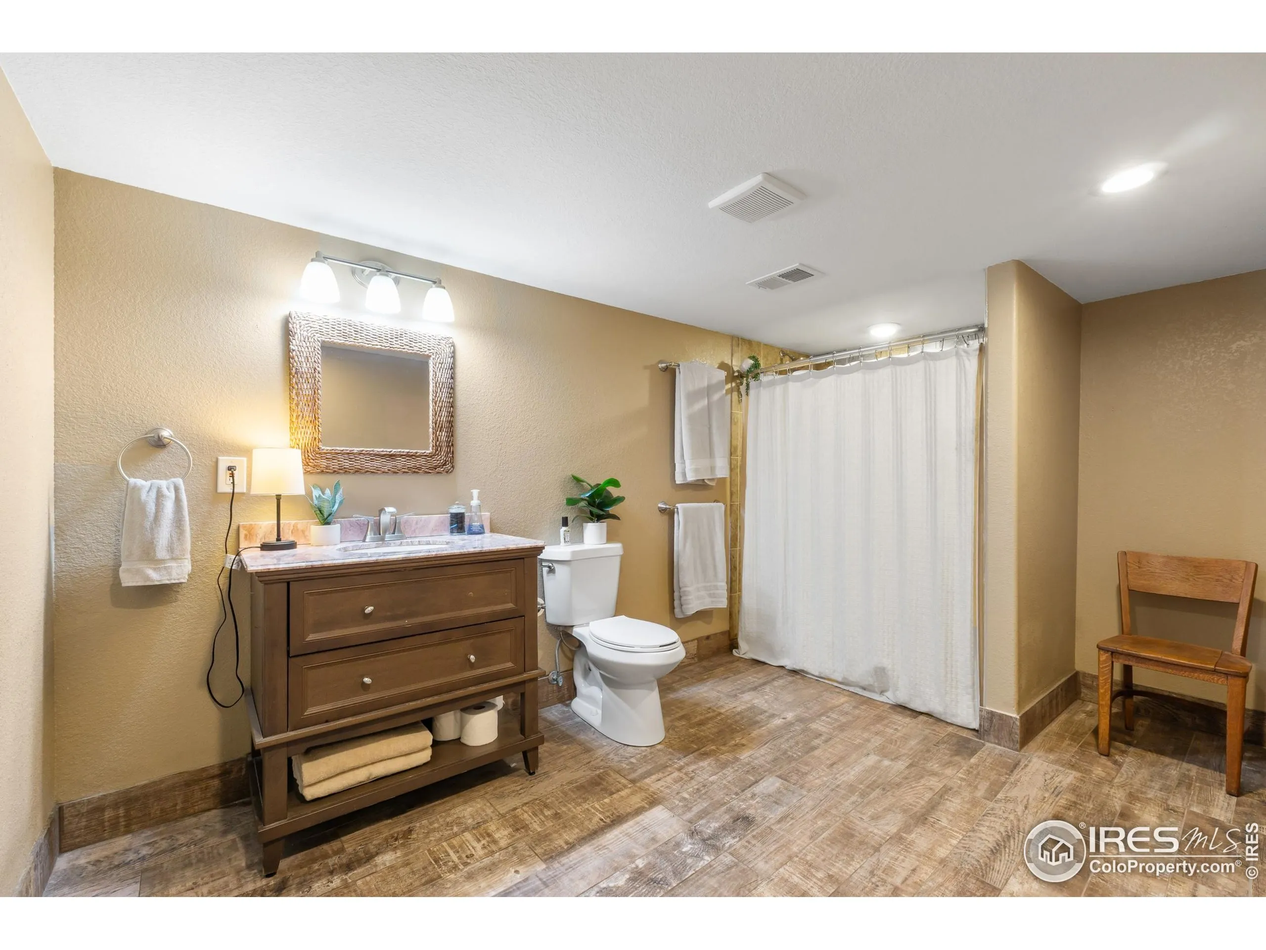 Windsor, Colorado 80550, United States, 5 Bedrooms Bedrooms, ,3 BathroomsBathrooms,Residential,Active,123146