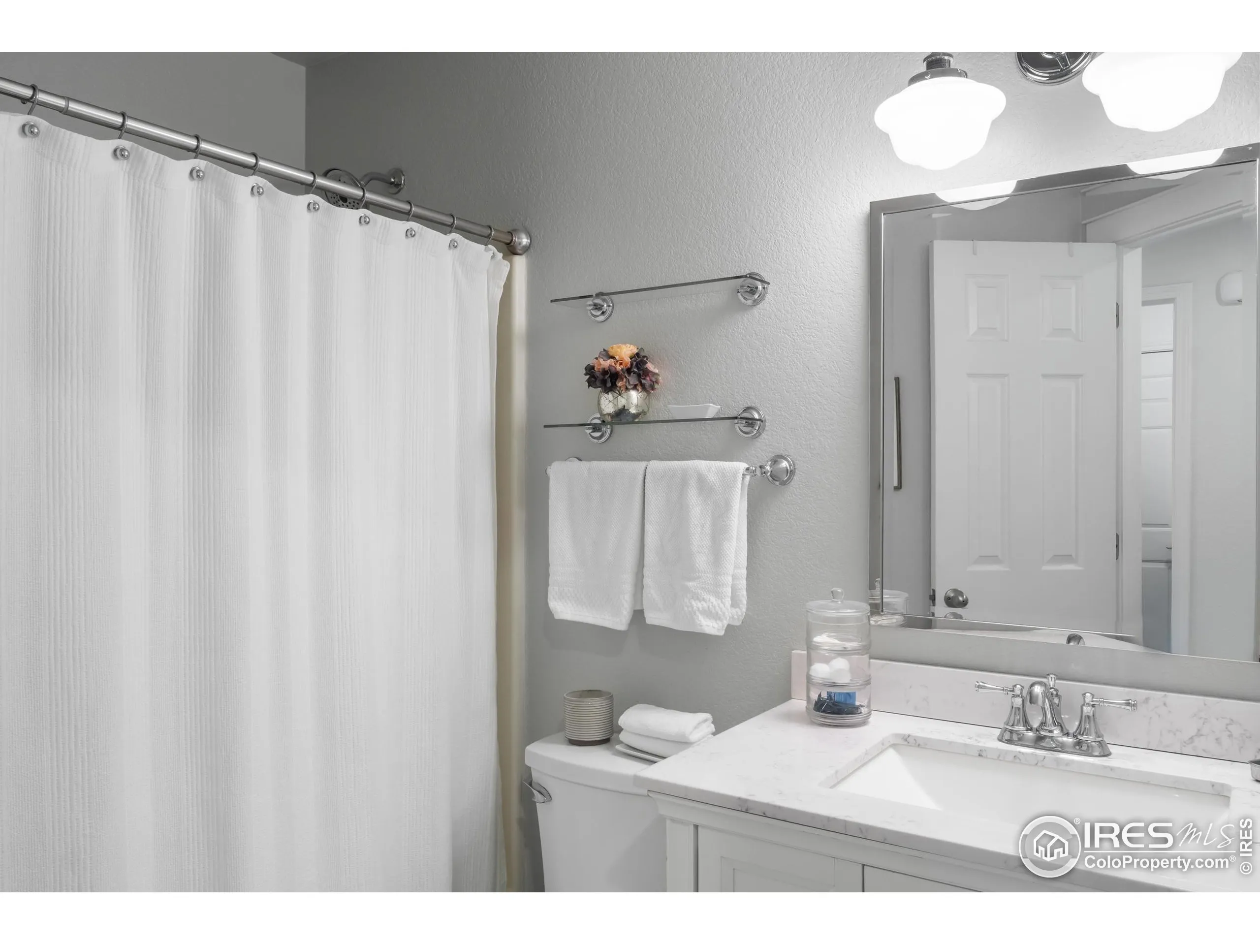 Windsor, Colorado 80550, United States, 5 Bedrooms Bedrooms, ,3 BathroomsBathrooms,Residential,Active,123146