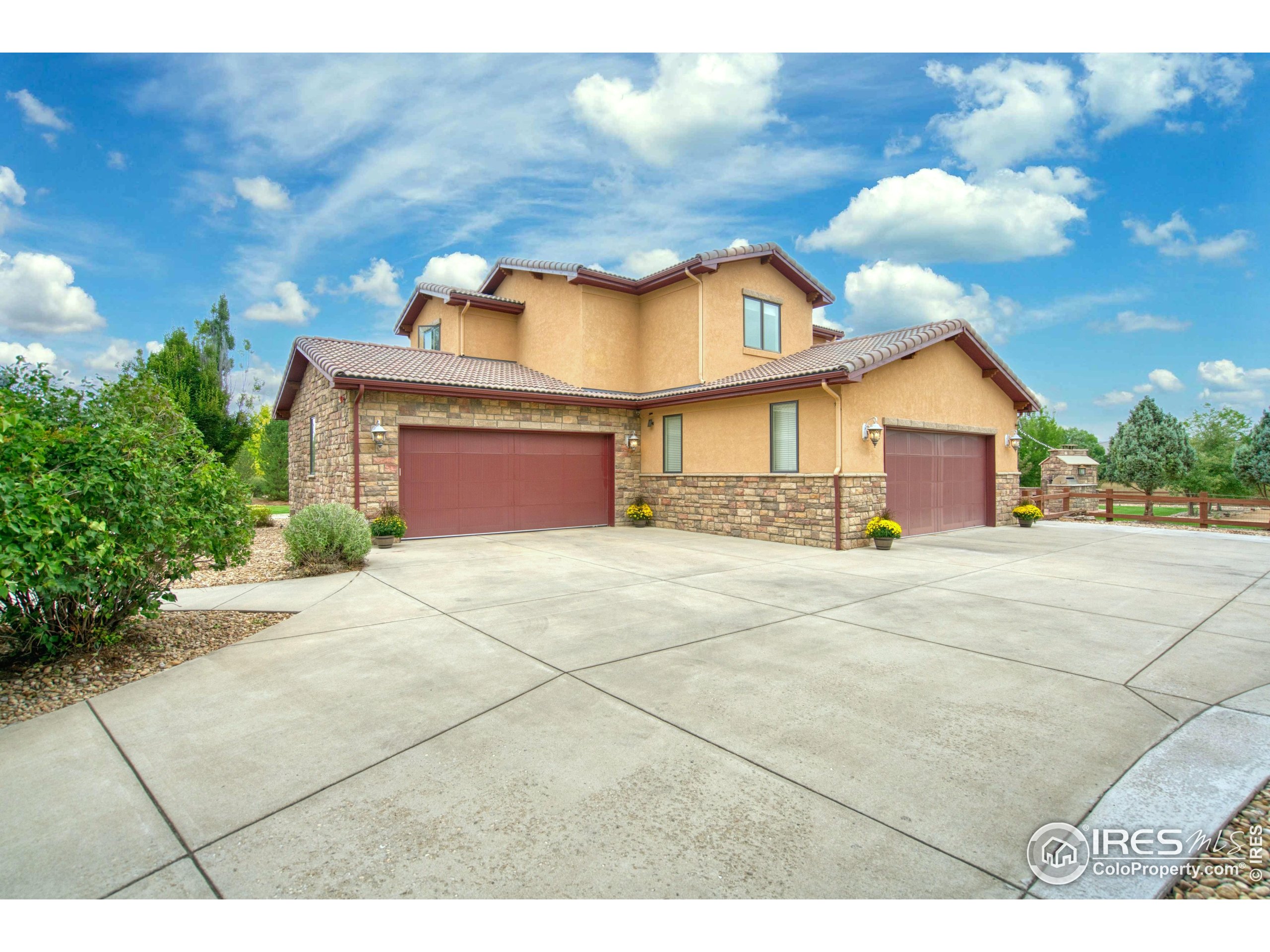 8712 Portico Ln