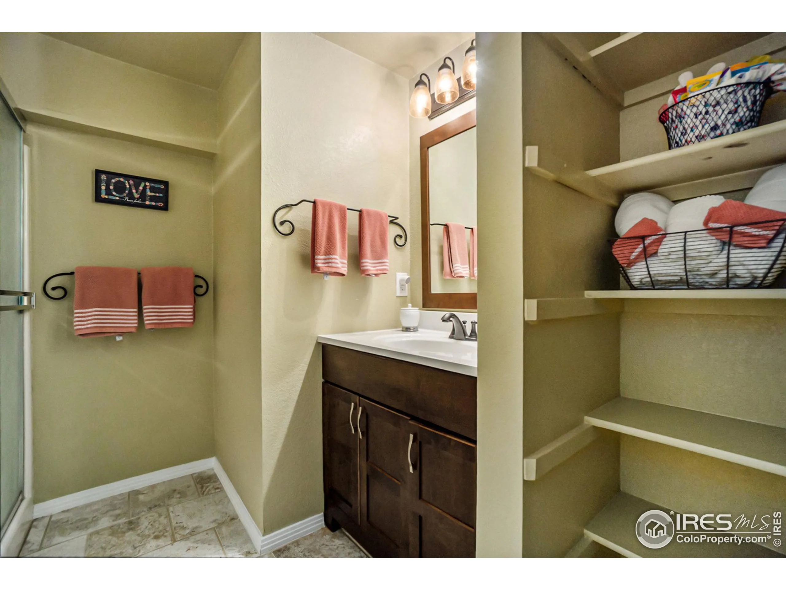 Wellington, Colorado 80549, United States, 5 Bedrooms Bedrooms, ,3 BathroomsBathrooms,Residential,Active,98664