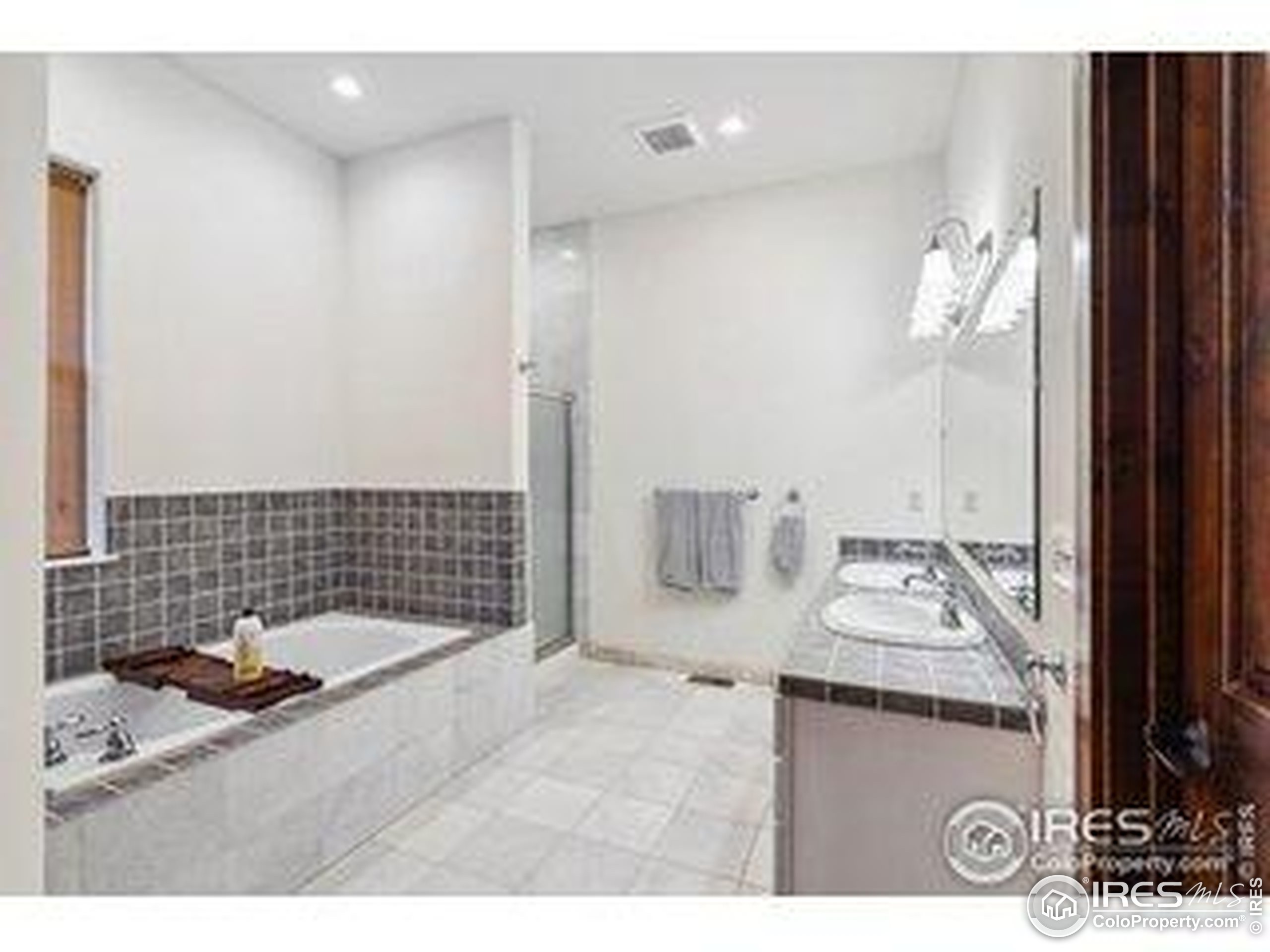 6332 Woodland Hill Ct