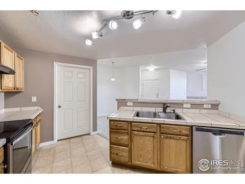 5756 N Genoa Way Unit 205, Aurora, CO MLS: 1025661