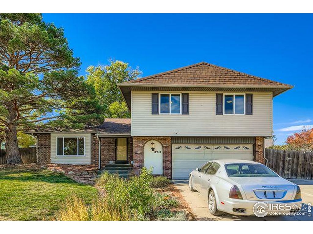 Photo of 2911 Lakeshore Dr, Longmont, CO 80503 (MLS # 1045749)