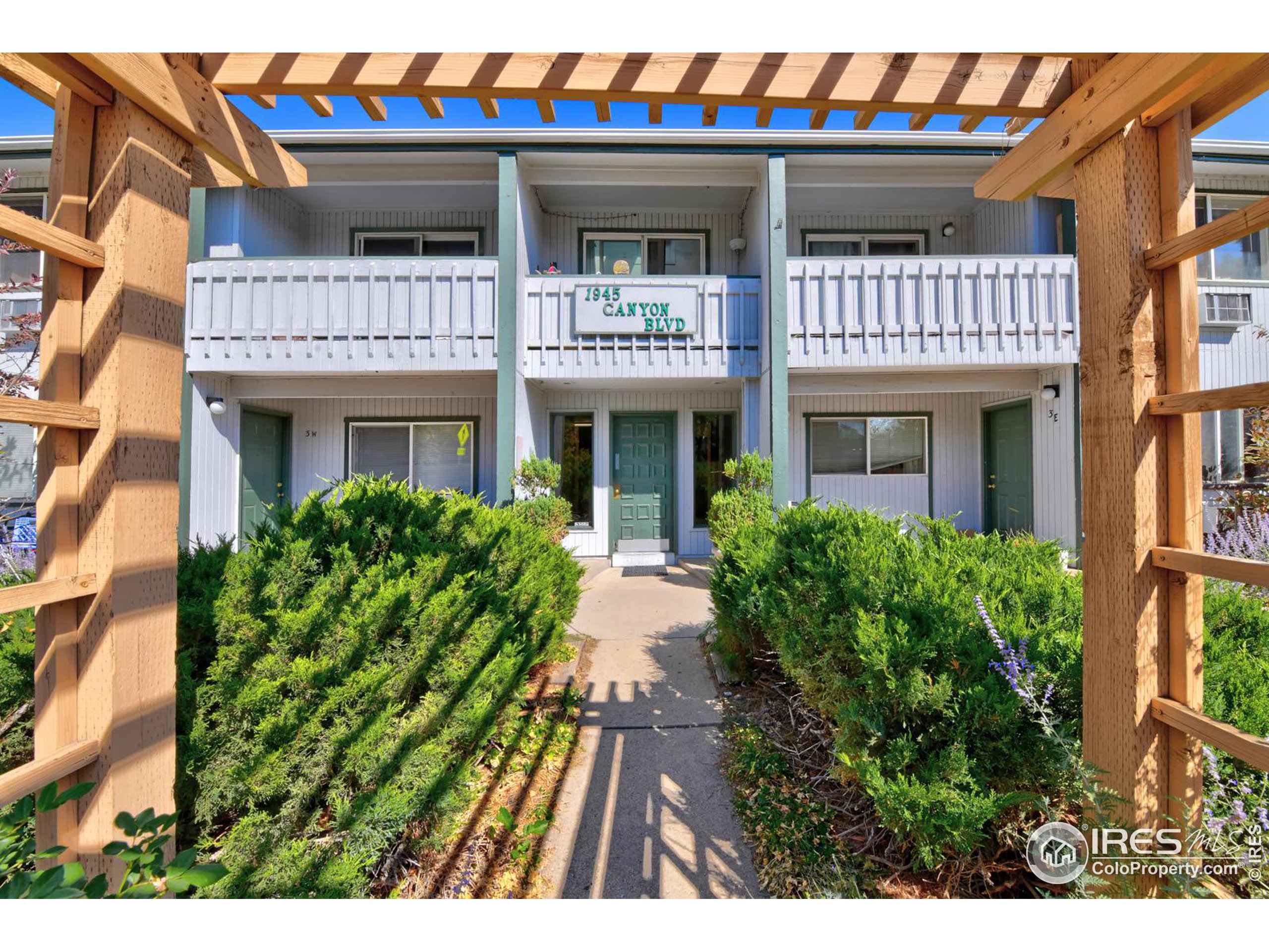 1945 Canyon Blvd