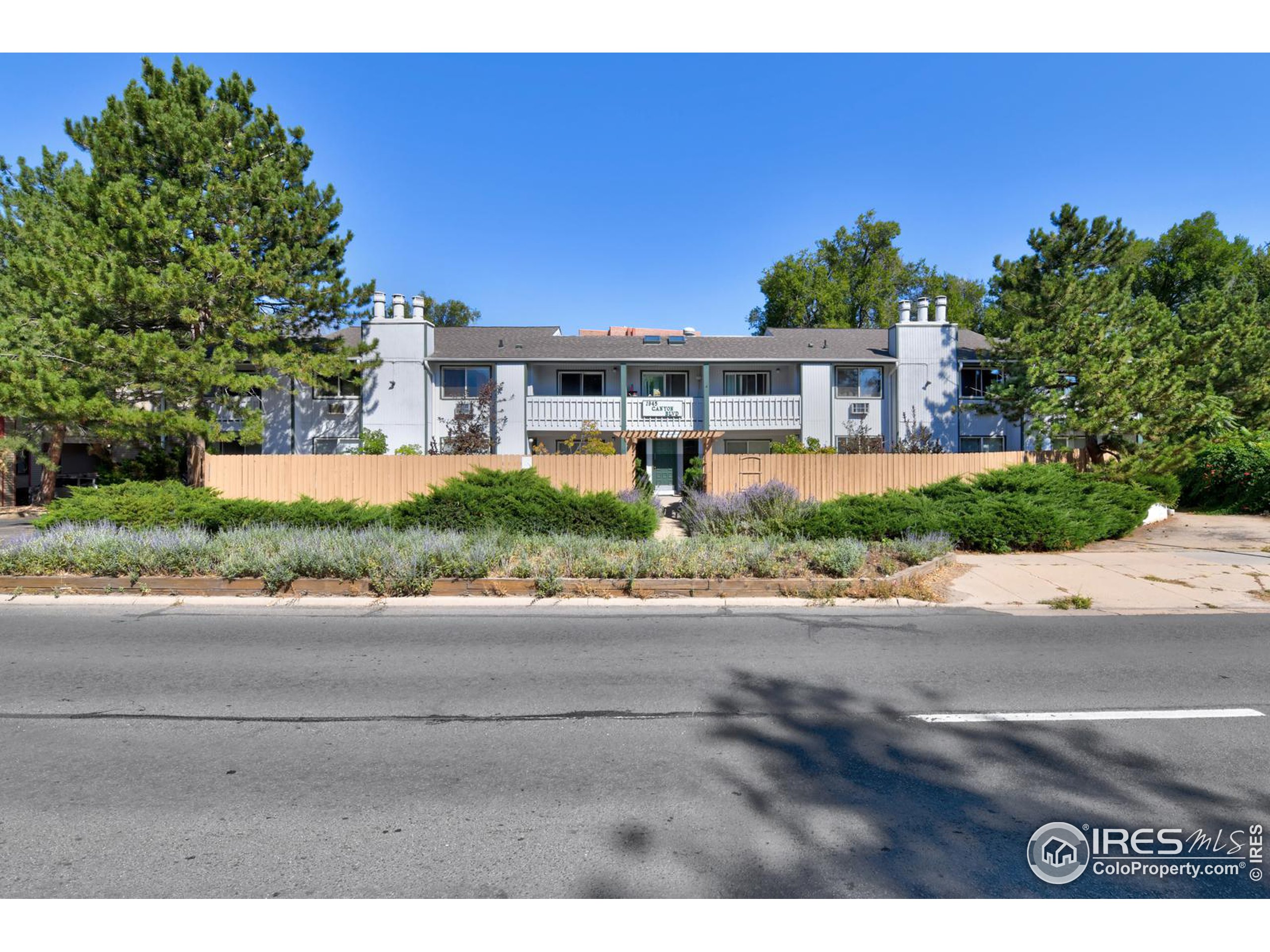 1945 Canyon Blvd