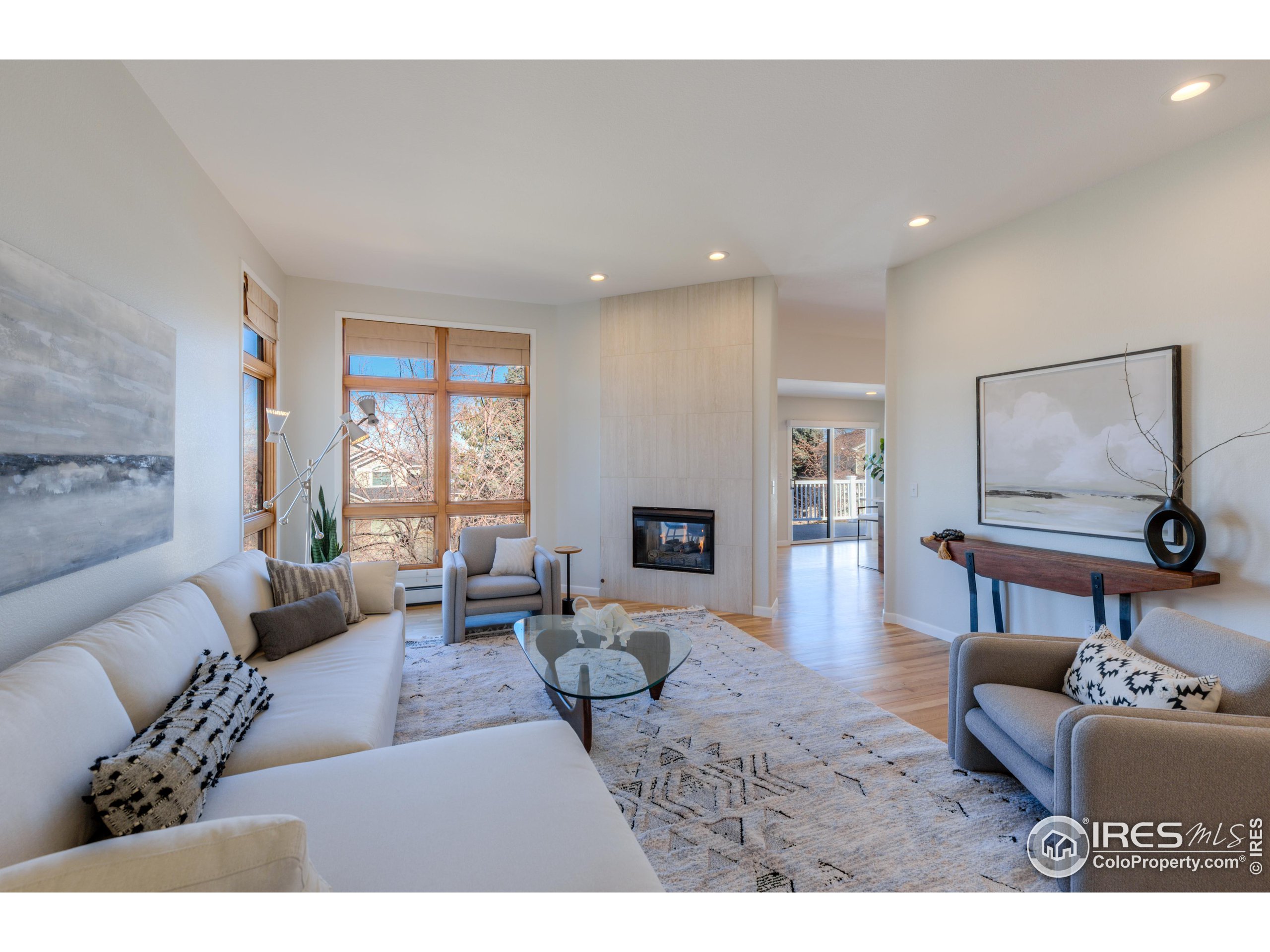 2425 Waneka Lake Trl
