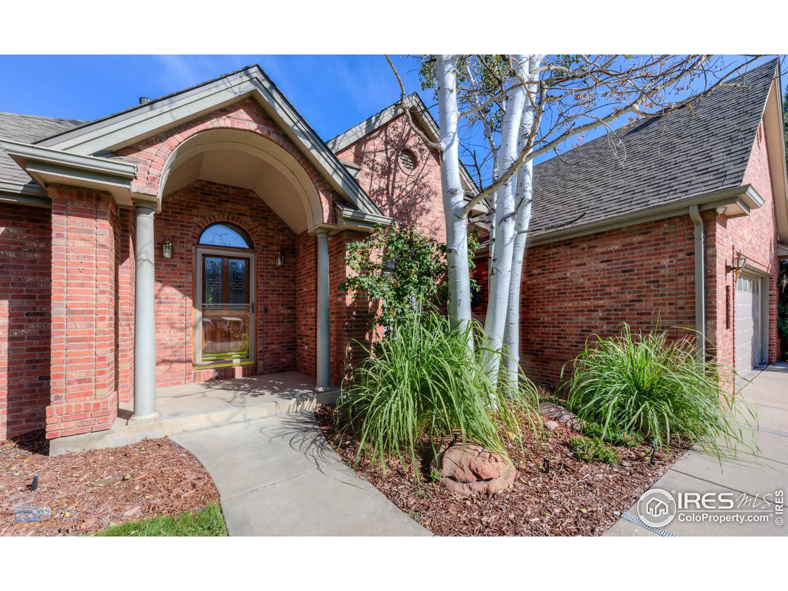 2425 Waneka Lake Trl