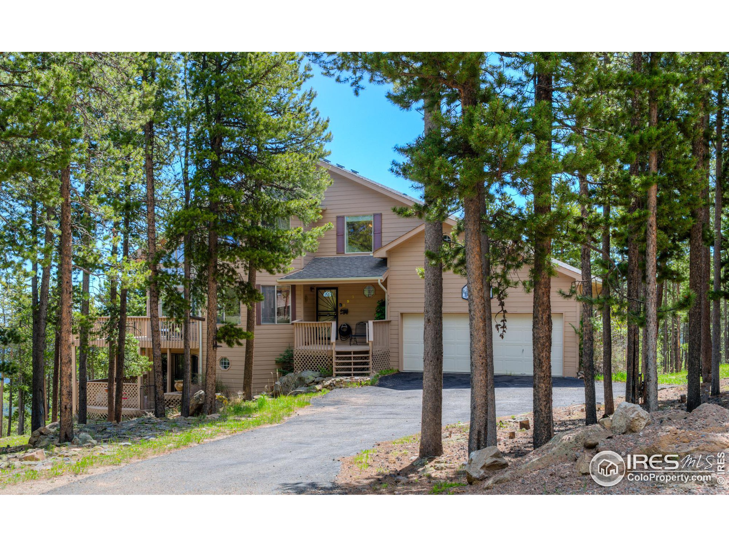 Photo 4 of 40 of 597 Paiute Rd house