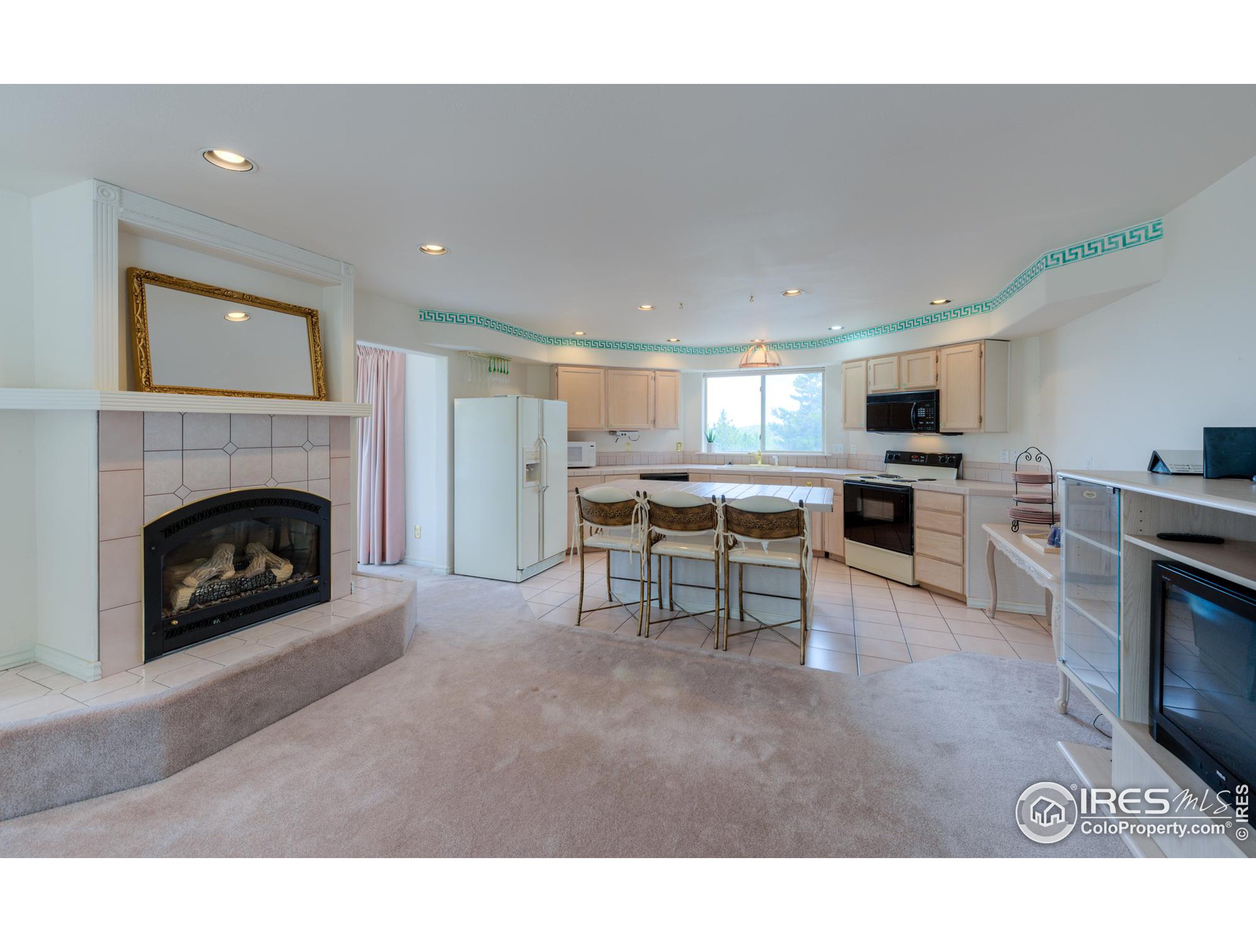 Photo 6 of 40 of 597 Paiute Rd house