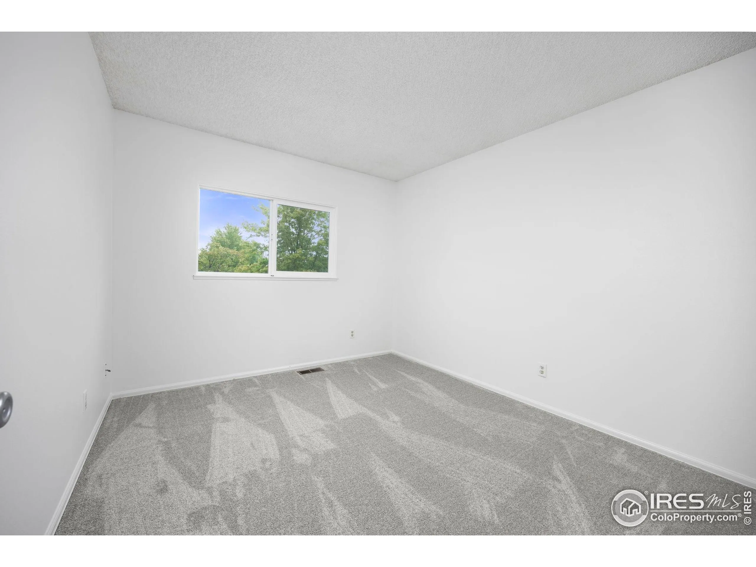 Lafayette, Colorado 80026, United States, 3 Bedrooms Bedrooms, ,2 BathroomsBathrooms,Residential,Active,216204