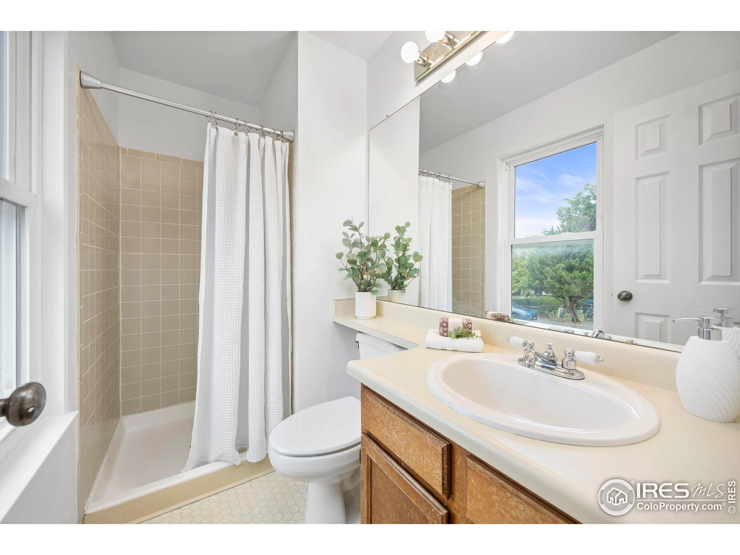 Lafayette, Colorado 80026, United States, 3 Bedrooms Bedrooms, ,2 BathroomsBathrooms,Residential,Active,216204