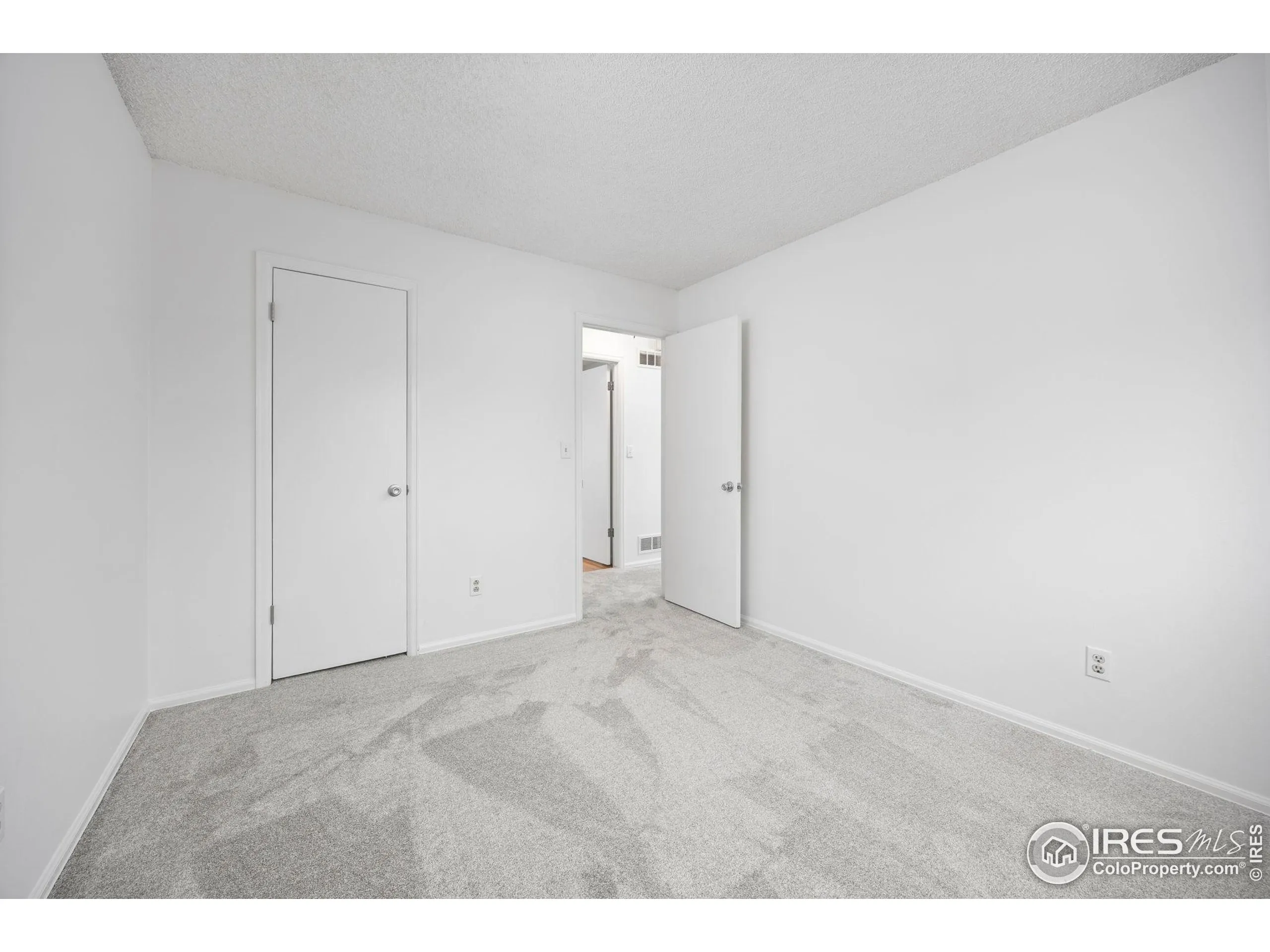 Lafayette, Colorado 80026, United States, 3 Bedrooms Bedrooms, ,2 BathroomsBathrooms,Residential,Active,216204