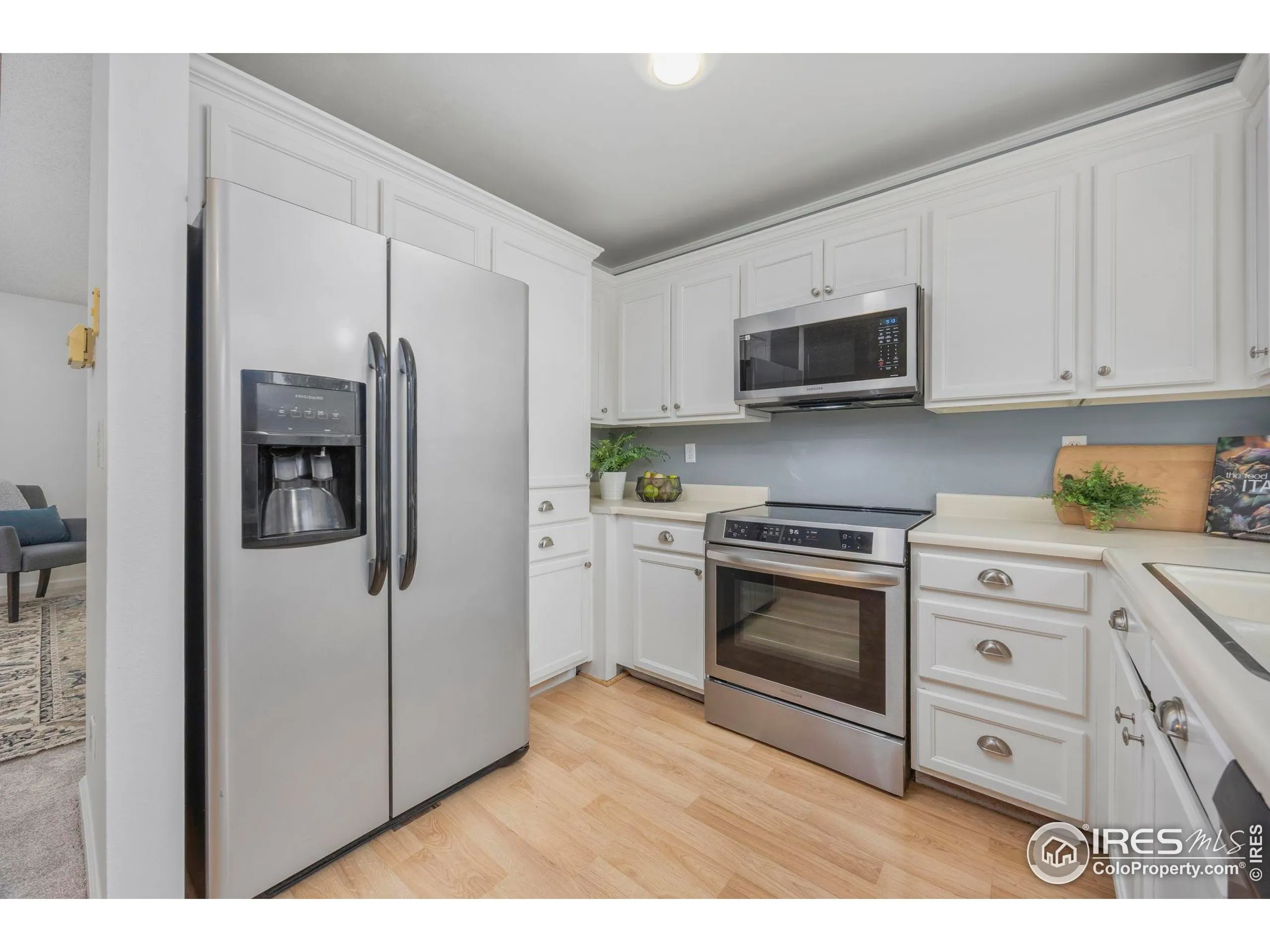 Lafayette, Colorado 80026, United States, 3 Bedrooms Bedrooms, ,2 BathroomsBathrooms,Residential,Active,216204