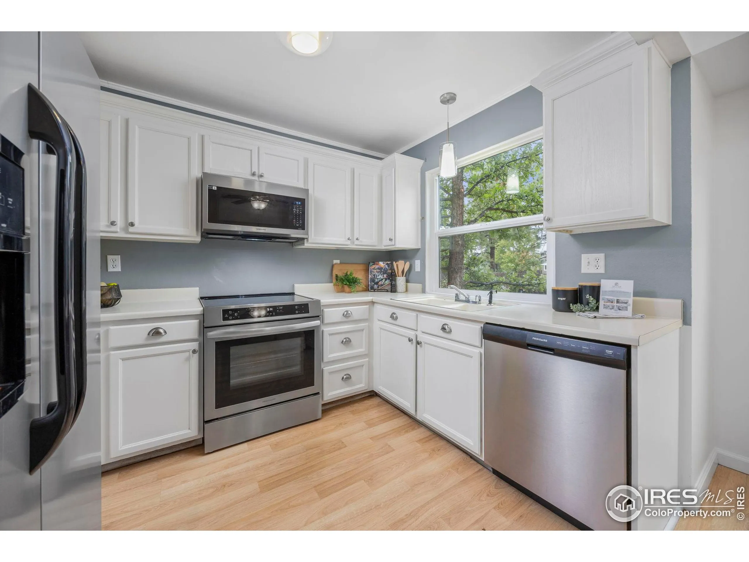 Lafayette, Colorado 80026, United States, 3 Bedrooms Bedrooms, ,2 BathroomsBathrooms,Residential,Active,216204