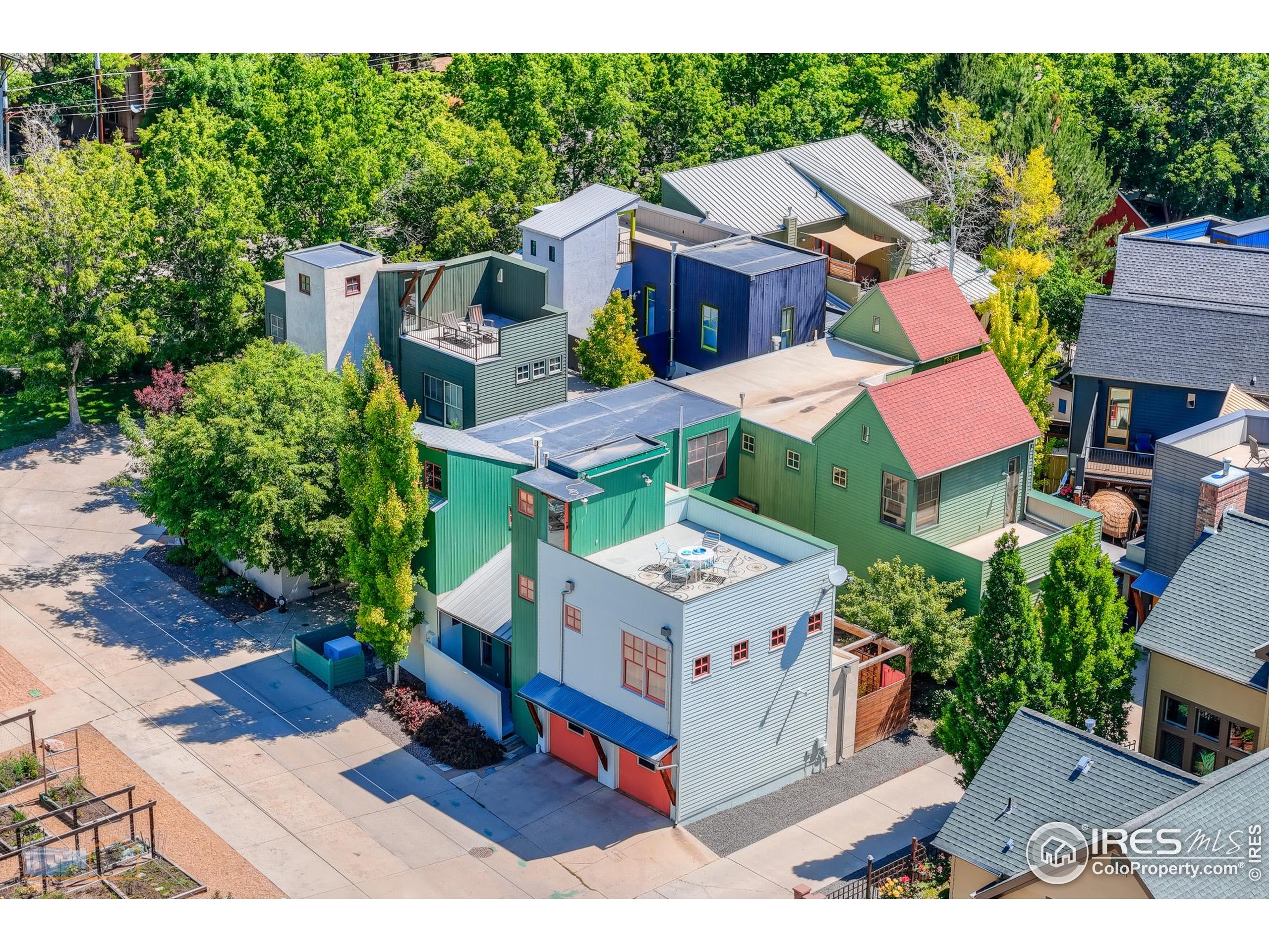 1028 Katy Ln